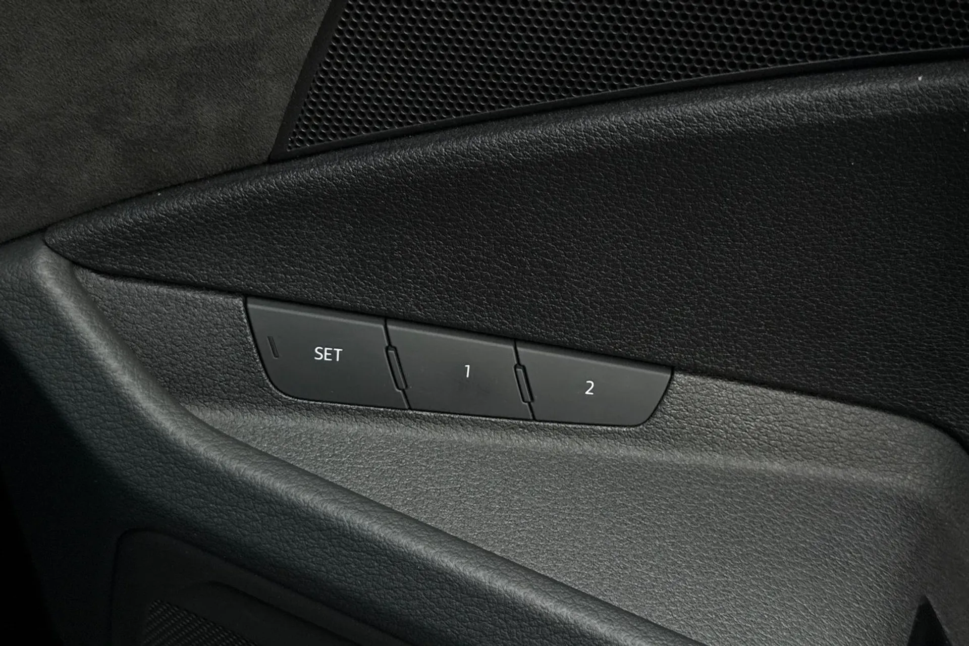 Audi e-tron thumbnail image number 49
