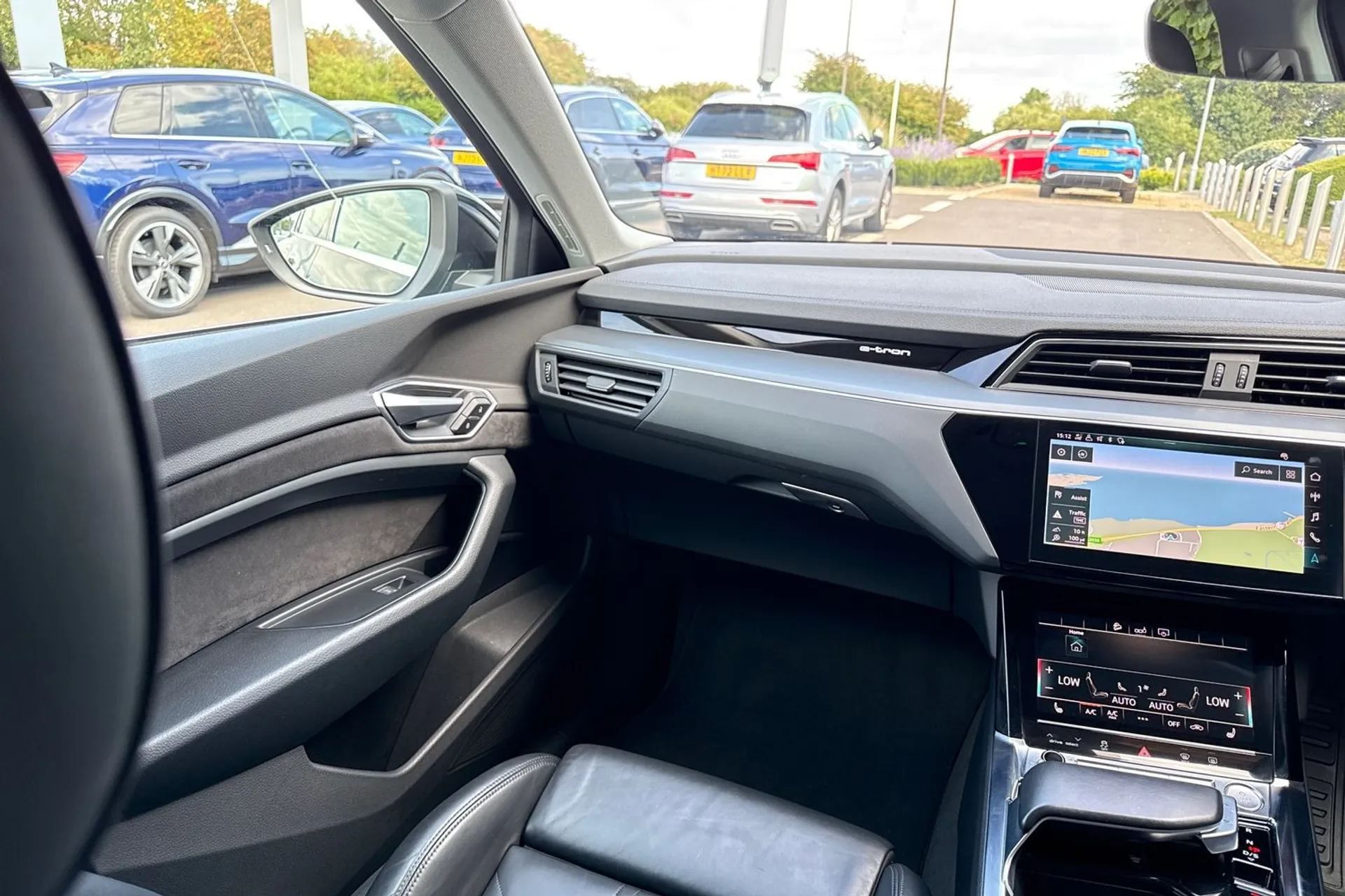 Audi e-tron thumbnail image number 36