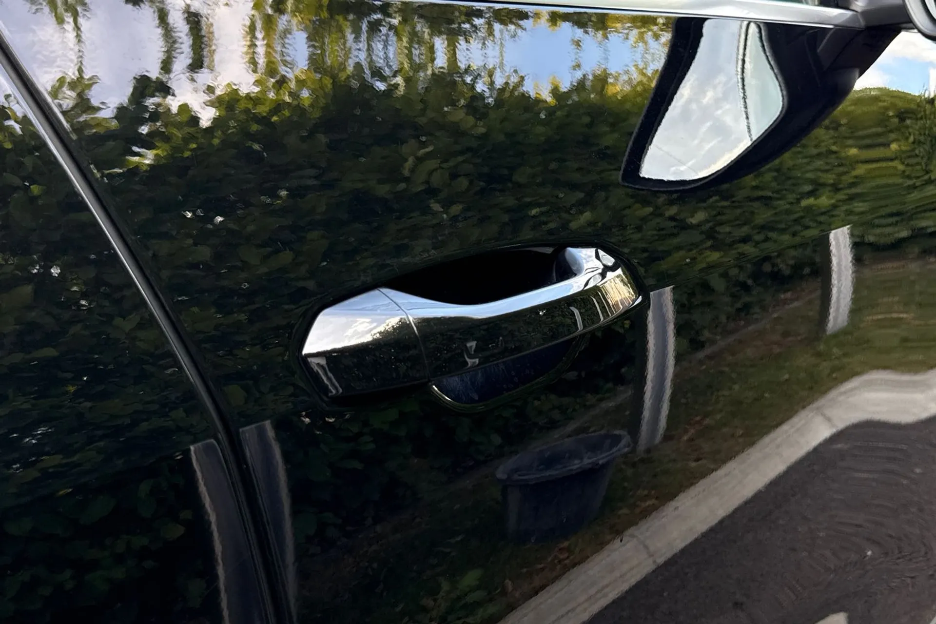 Audi e-tron thumbnail image number 15