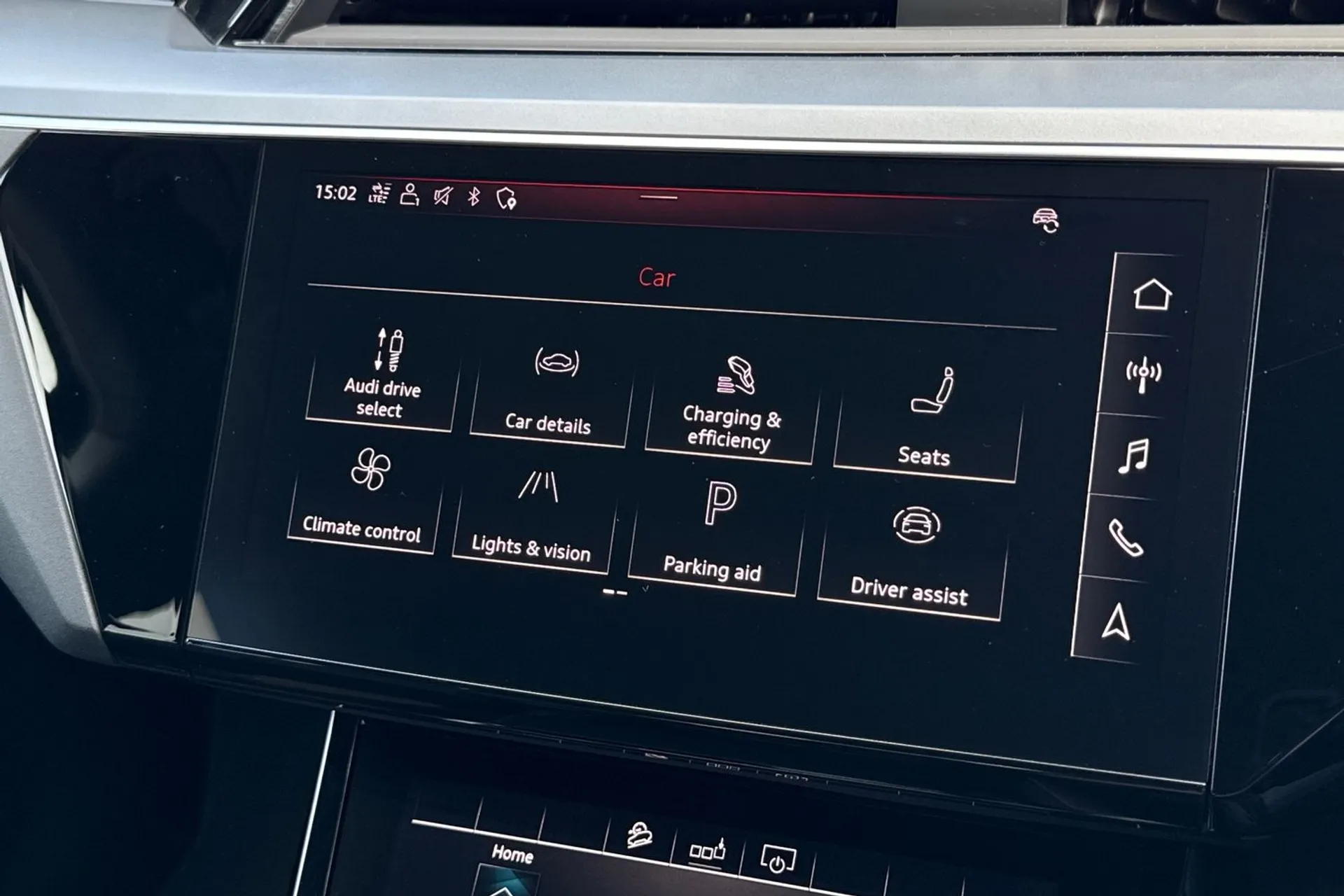 Audi e-tron thumbnail image number 24