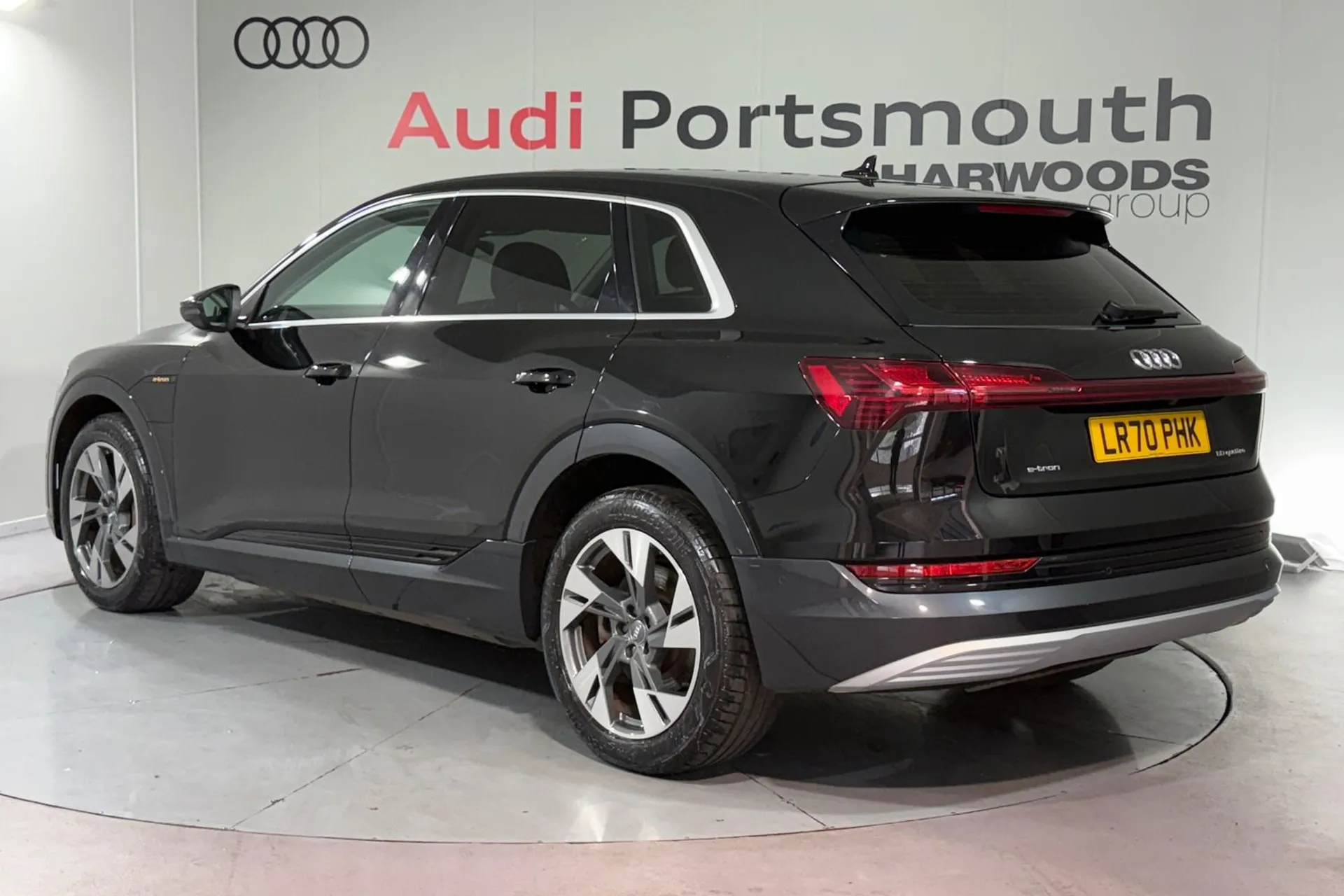 Audi e-tron thumbnail image number 9