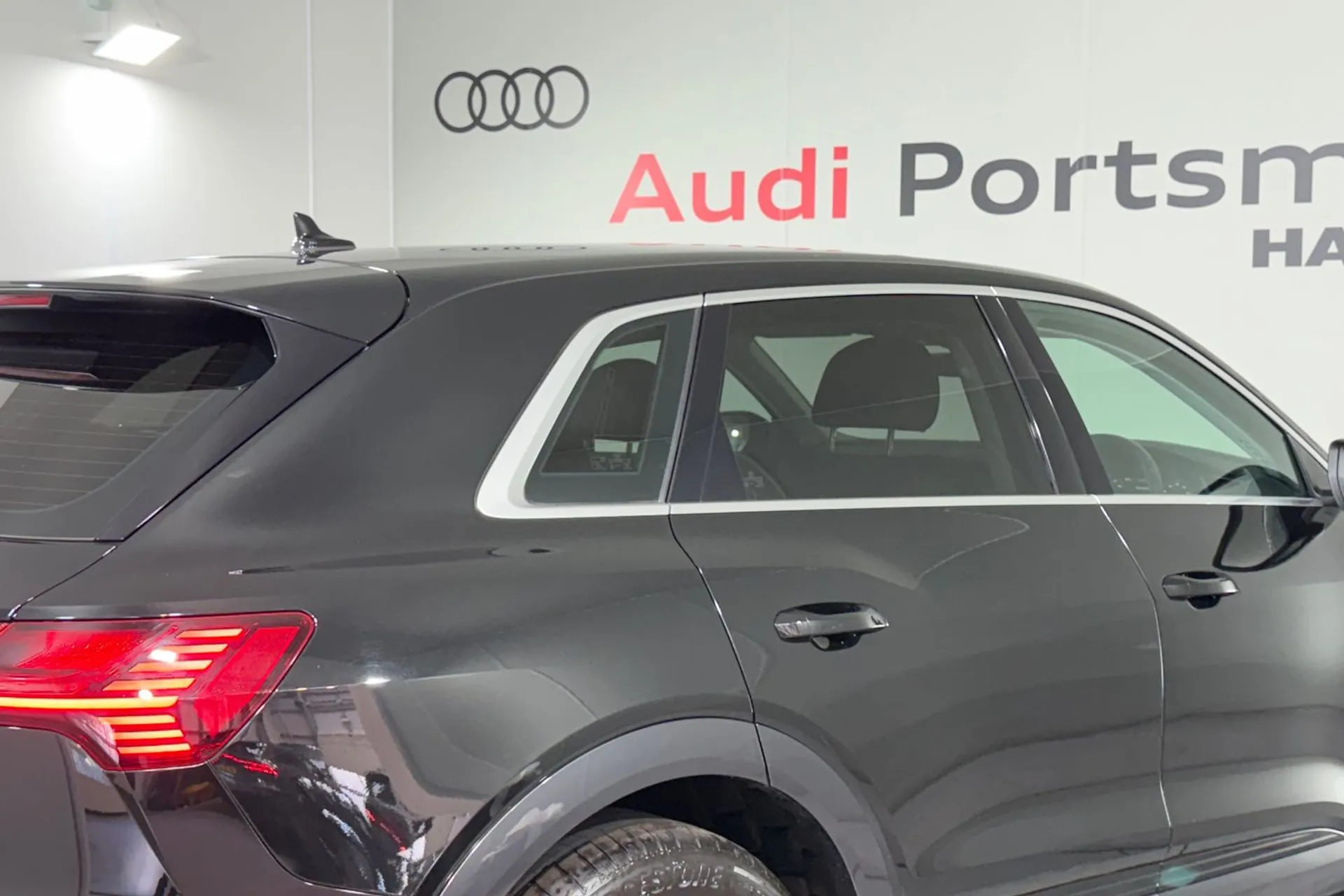 Audi e-tron thumbnail image number 13