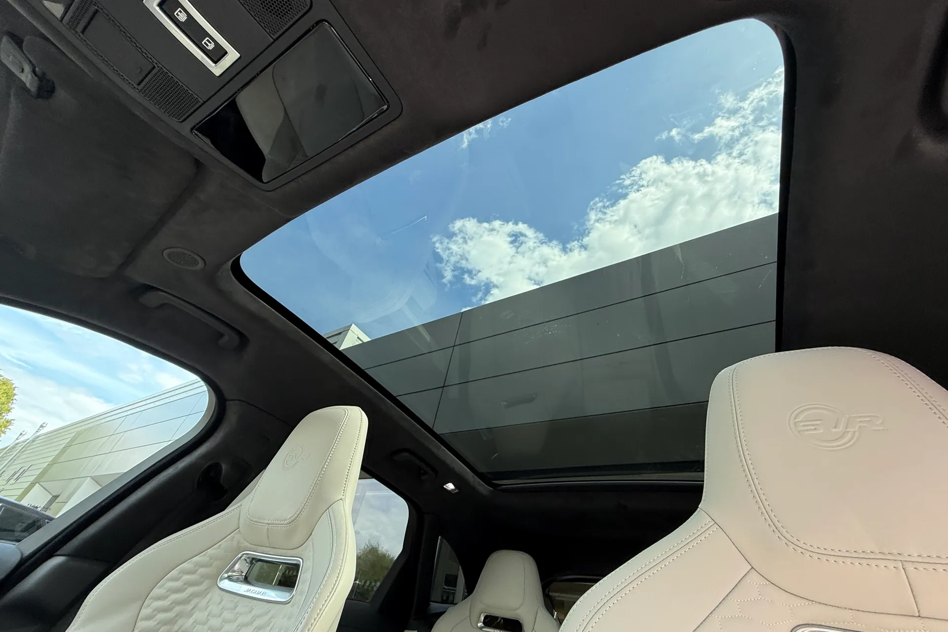 Jaguar F-PACE thumbnail image number 5