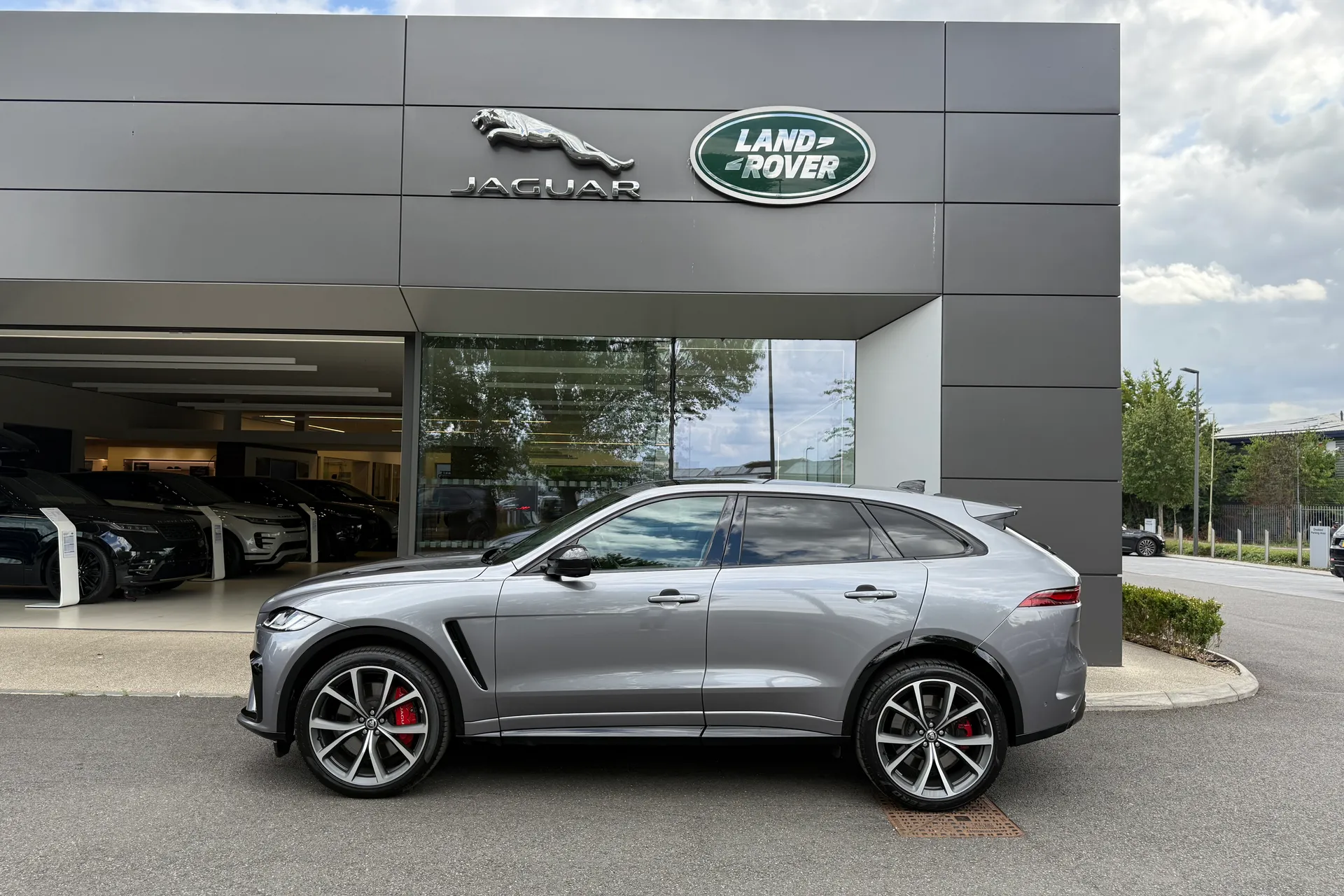 Jaguar F-PACE thumbnail image number 26