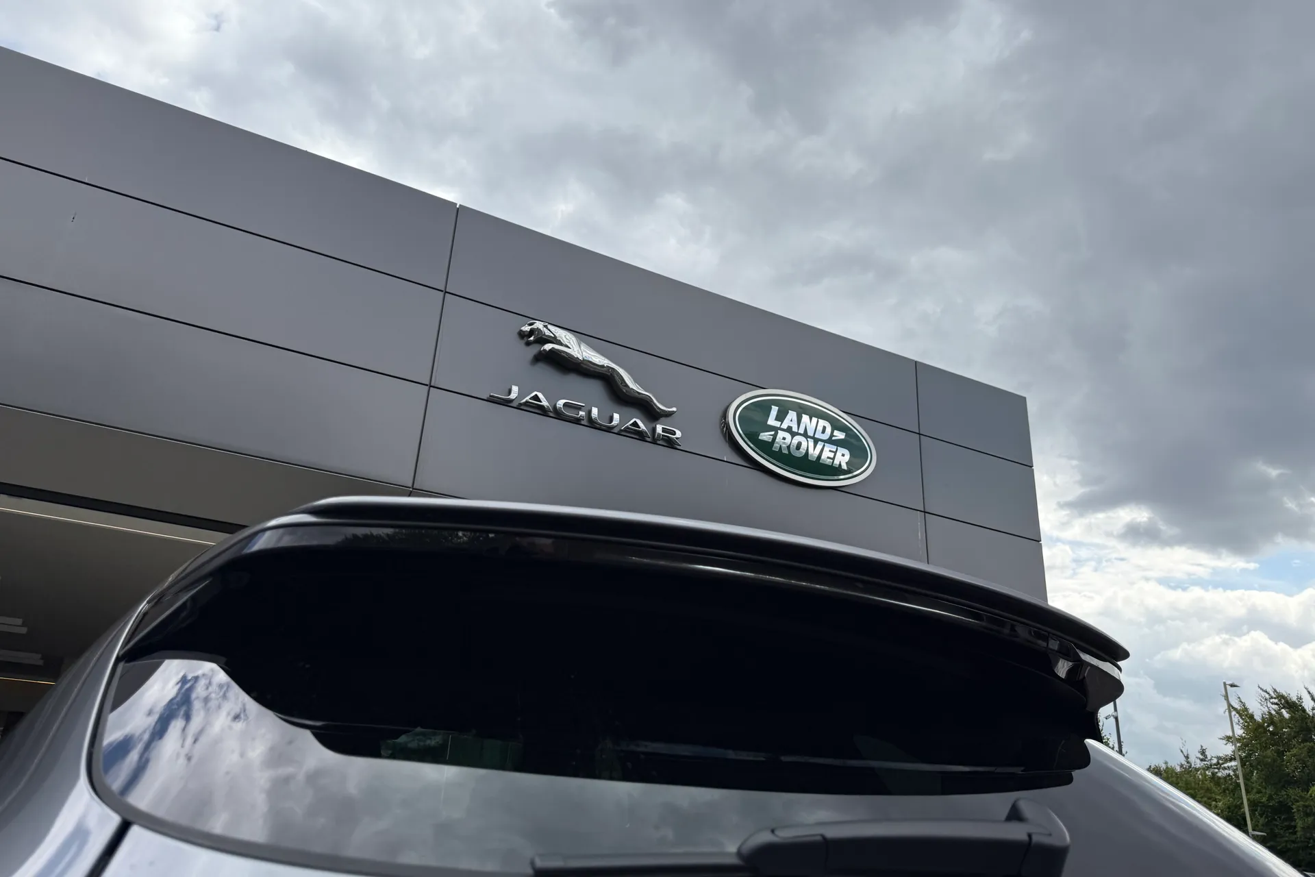 Jaguar F-PACE thumbnail image number 40