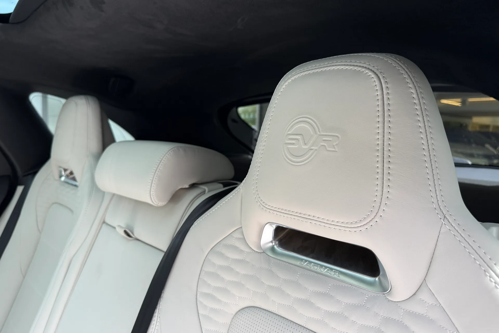 Jaguar F-PACE thumbnail image number 52