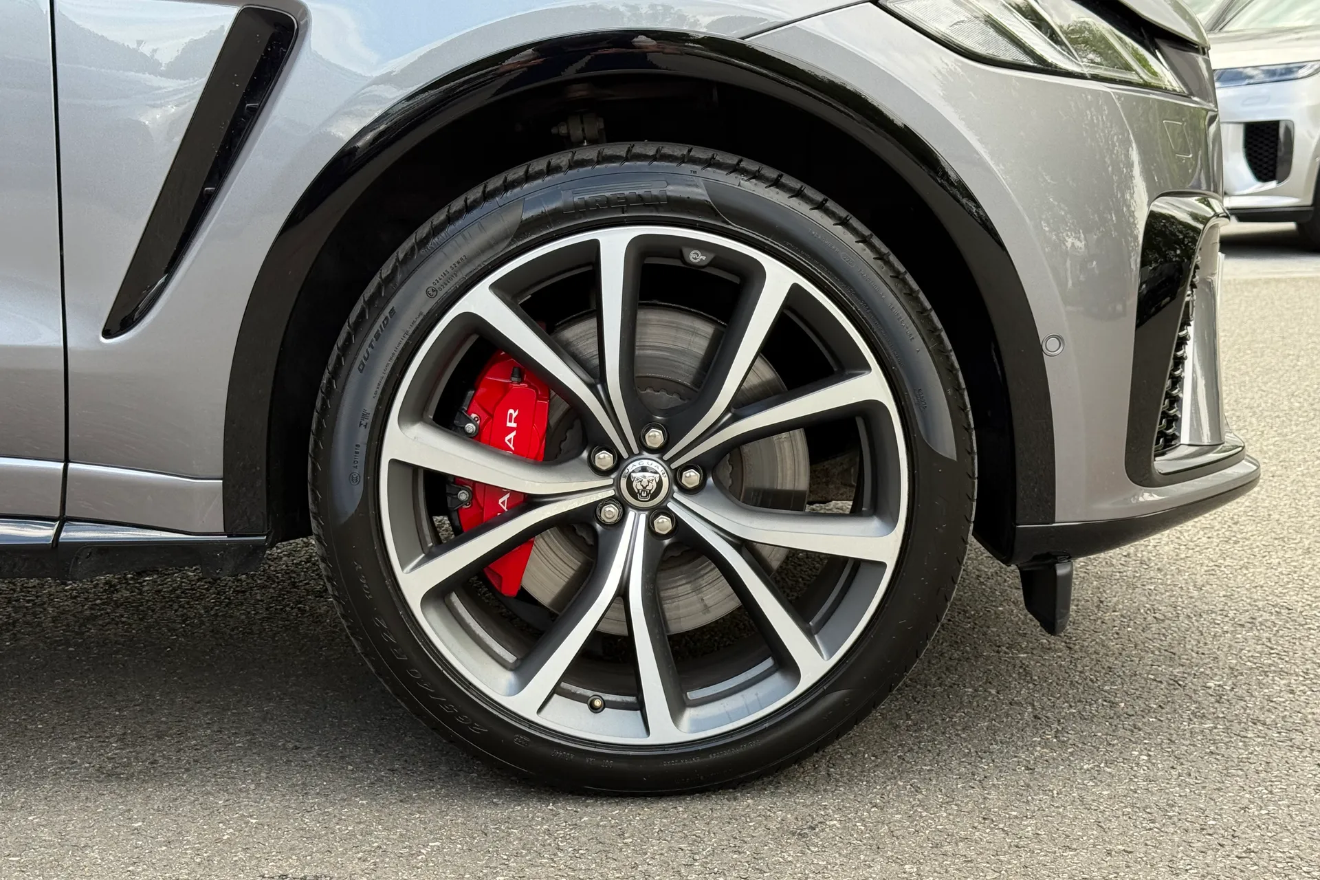 Jaguar F-PACE thumbnail image number 23