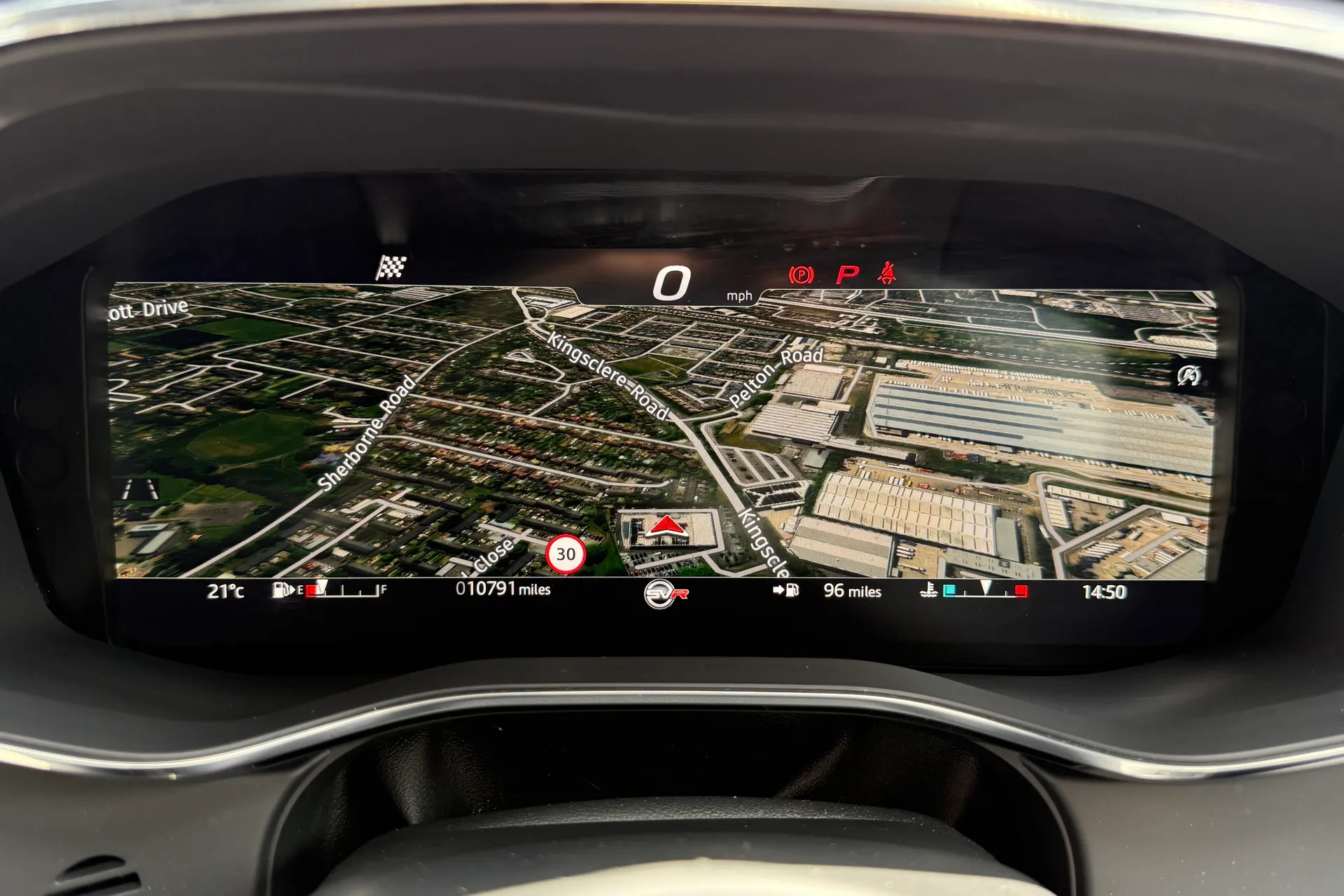 Jaguar F-PACE thumbnail image number 22