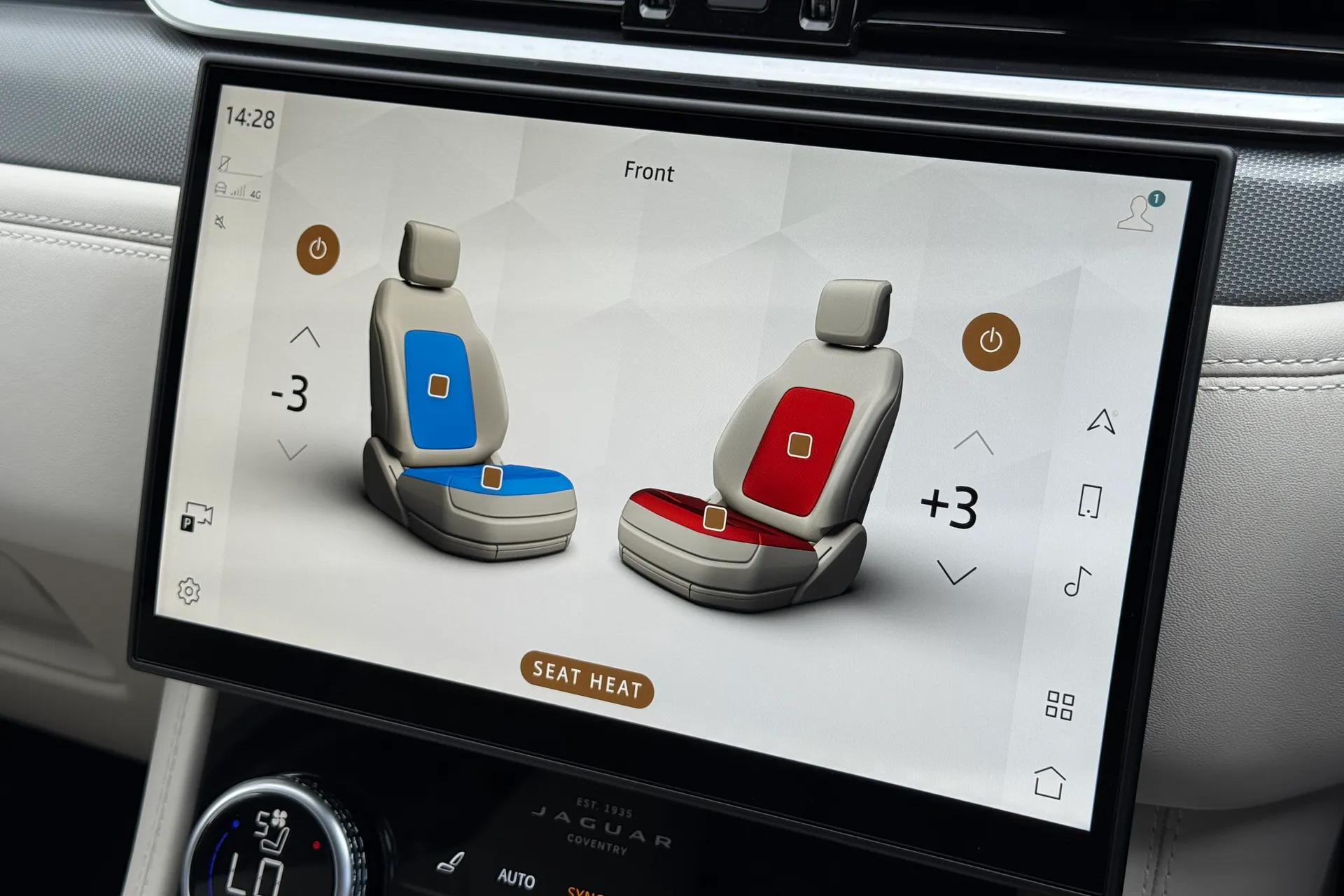 Jaguar F-PACE thumbnail image number 17