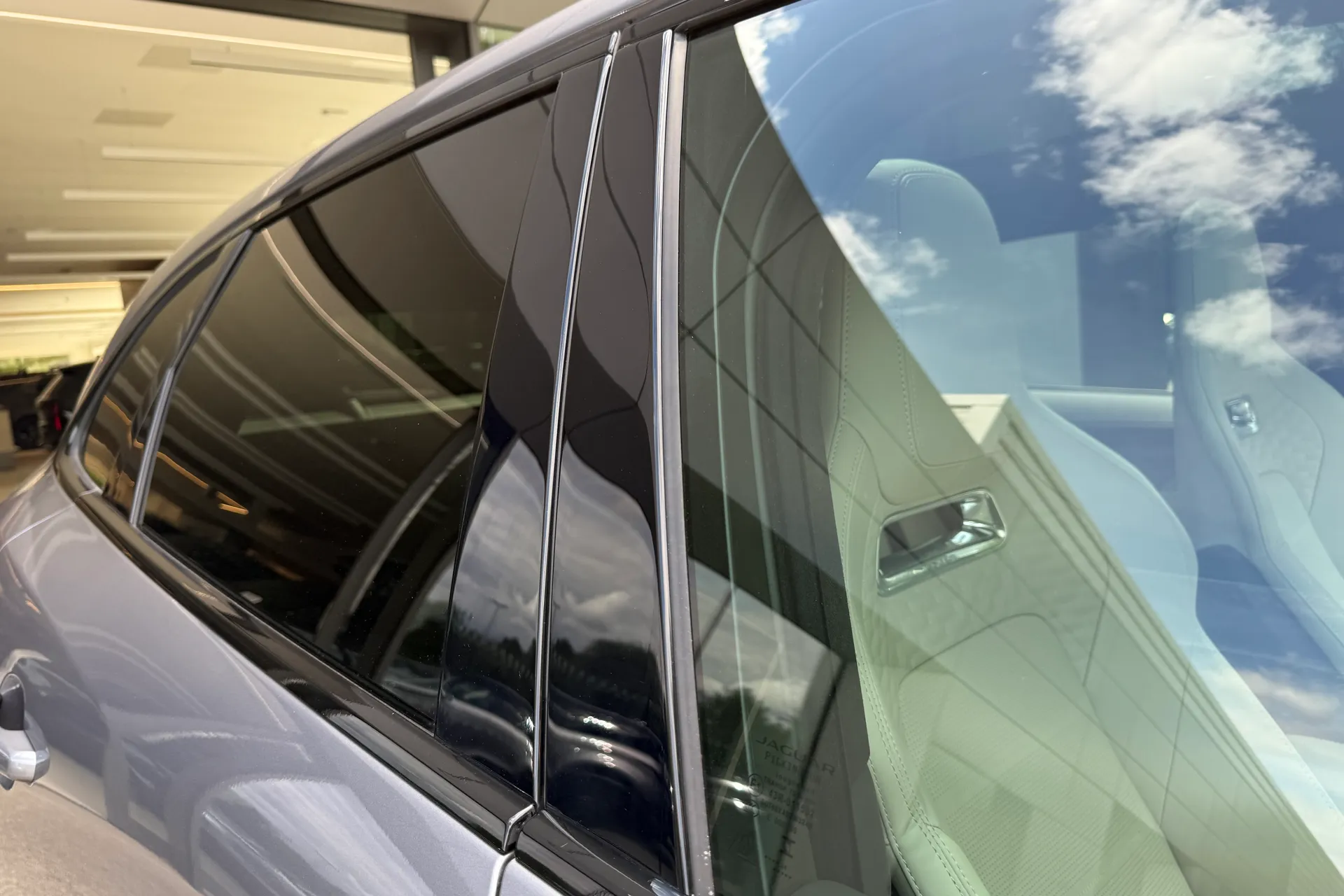 Jaguar F-PACE thumbnail image number 24