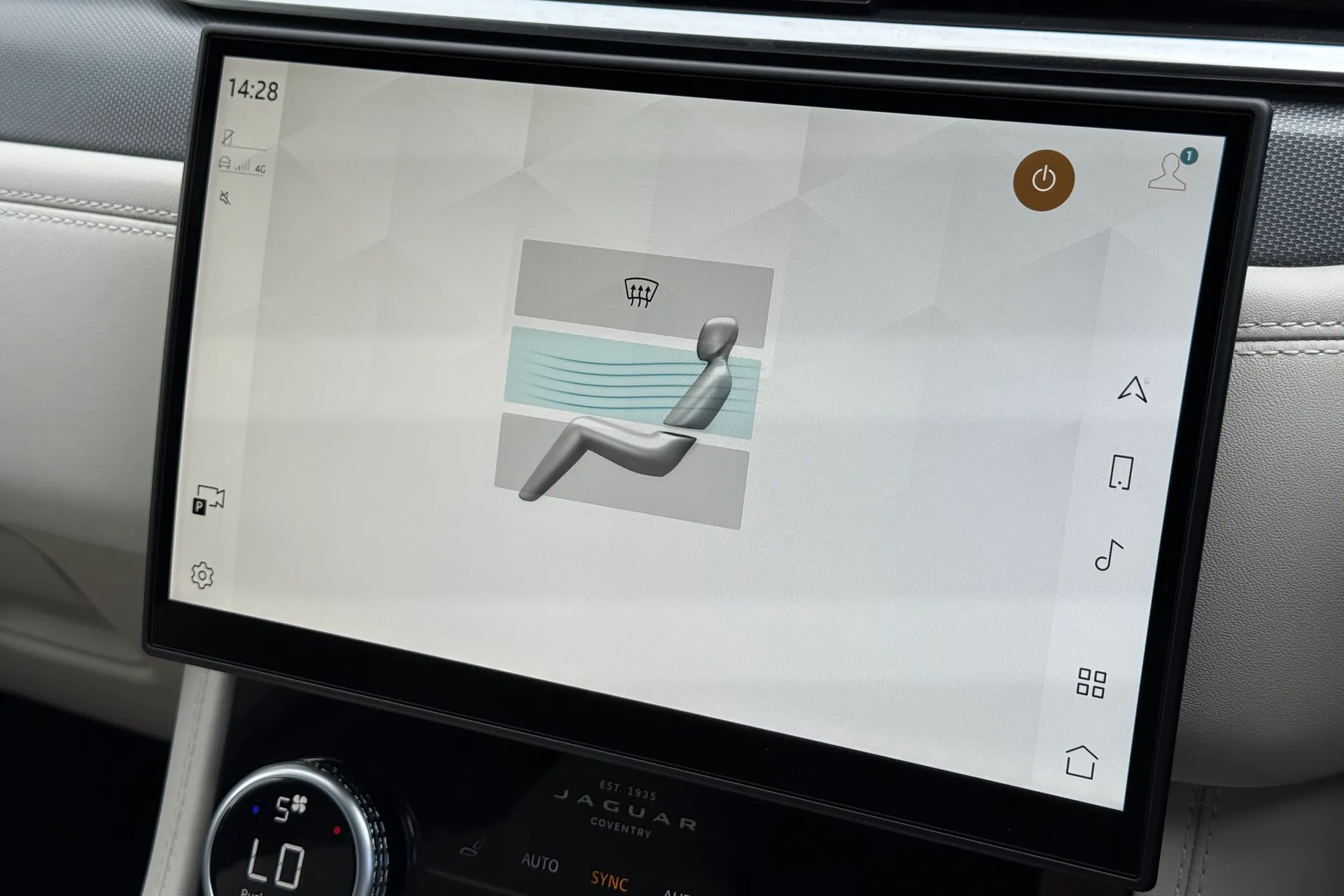 Jaguar F-PACE thumbnail image number 18