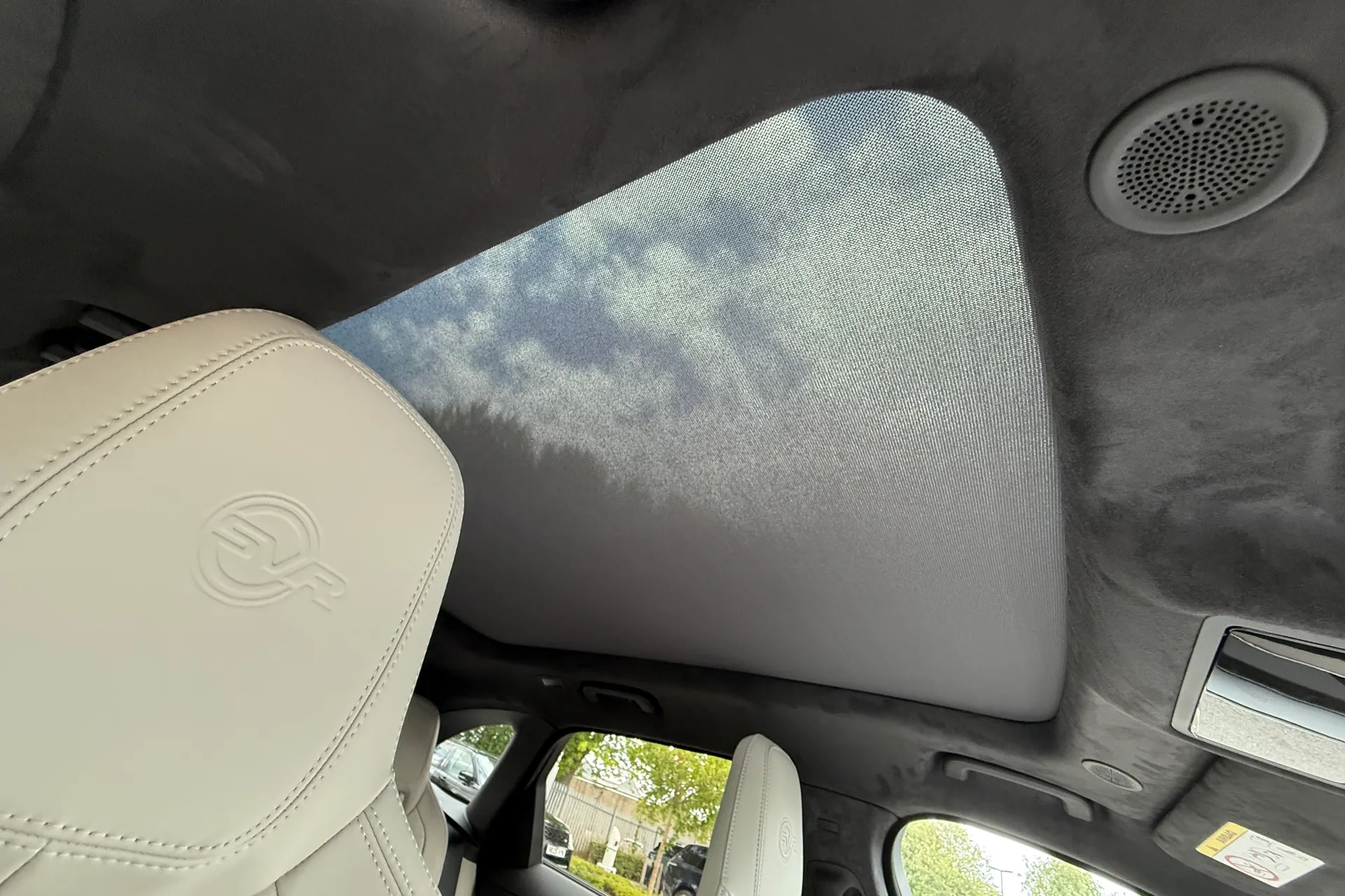 Jaguar F-PACE thumbnail image number 38