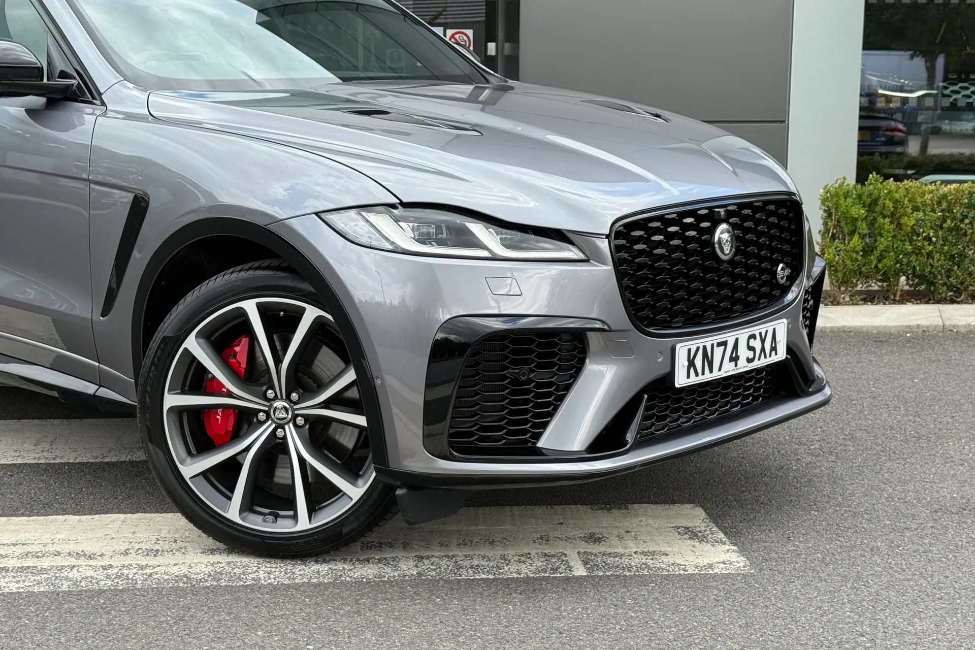 Jaguar F-PACE thumbnail image number 30