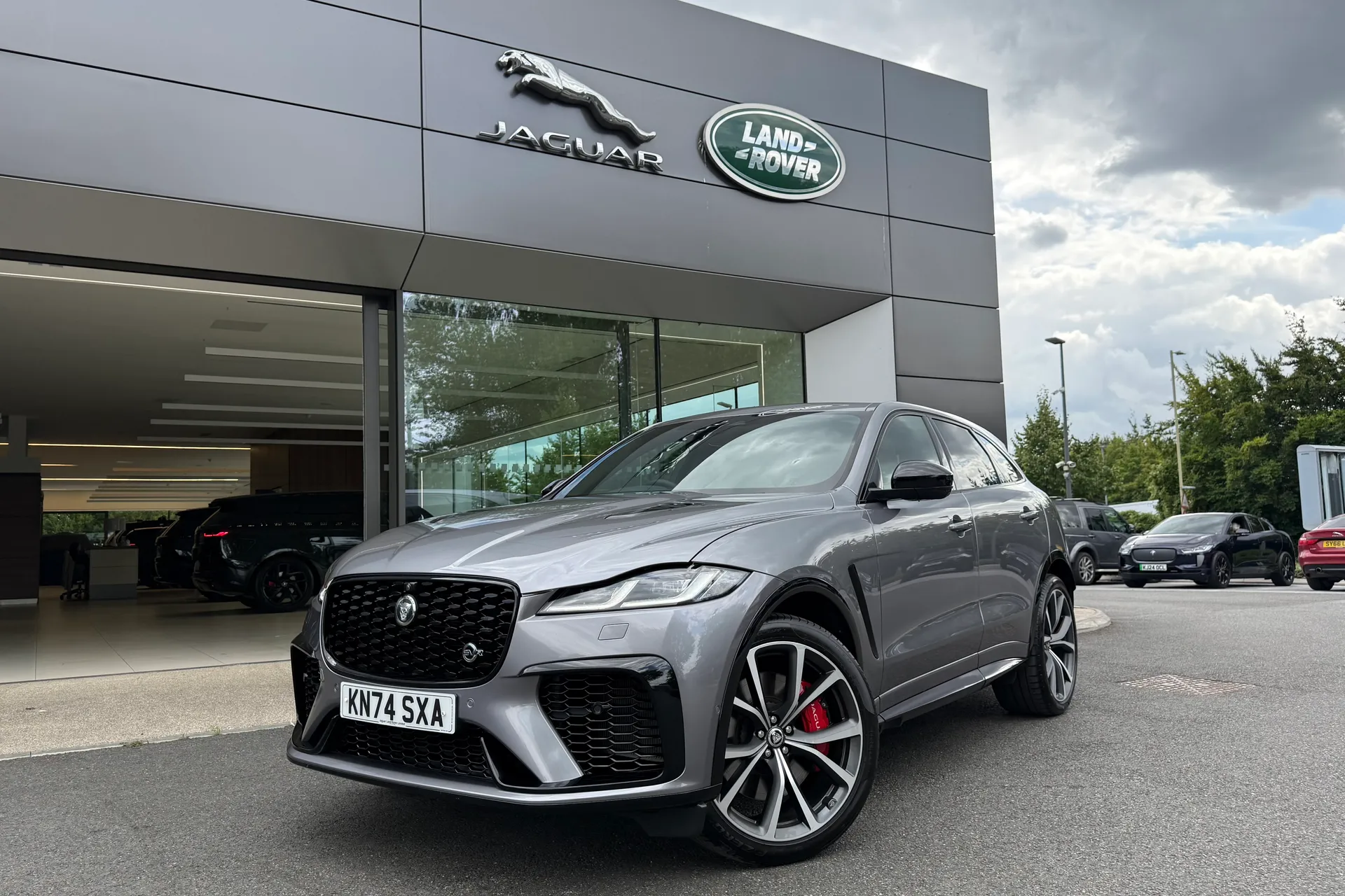 Jaguar F-PACE thumbnail image number 28