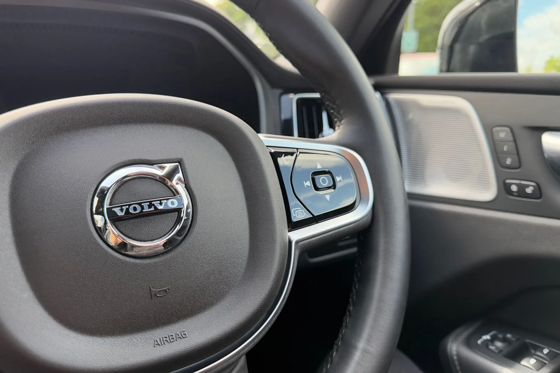 Volvo XC60 thumbnail image number 36