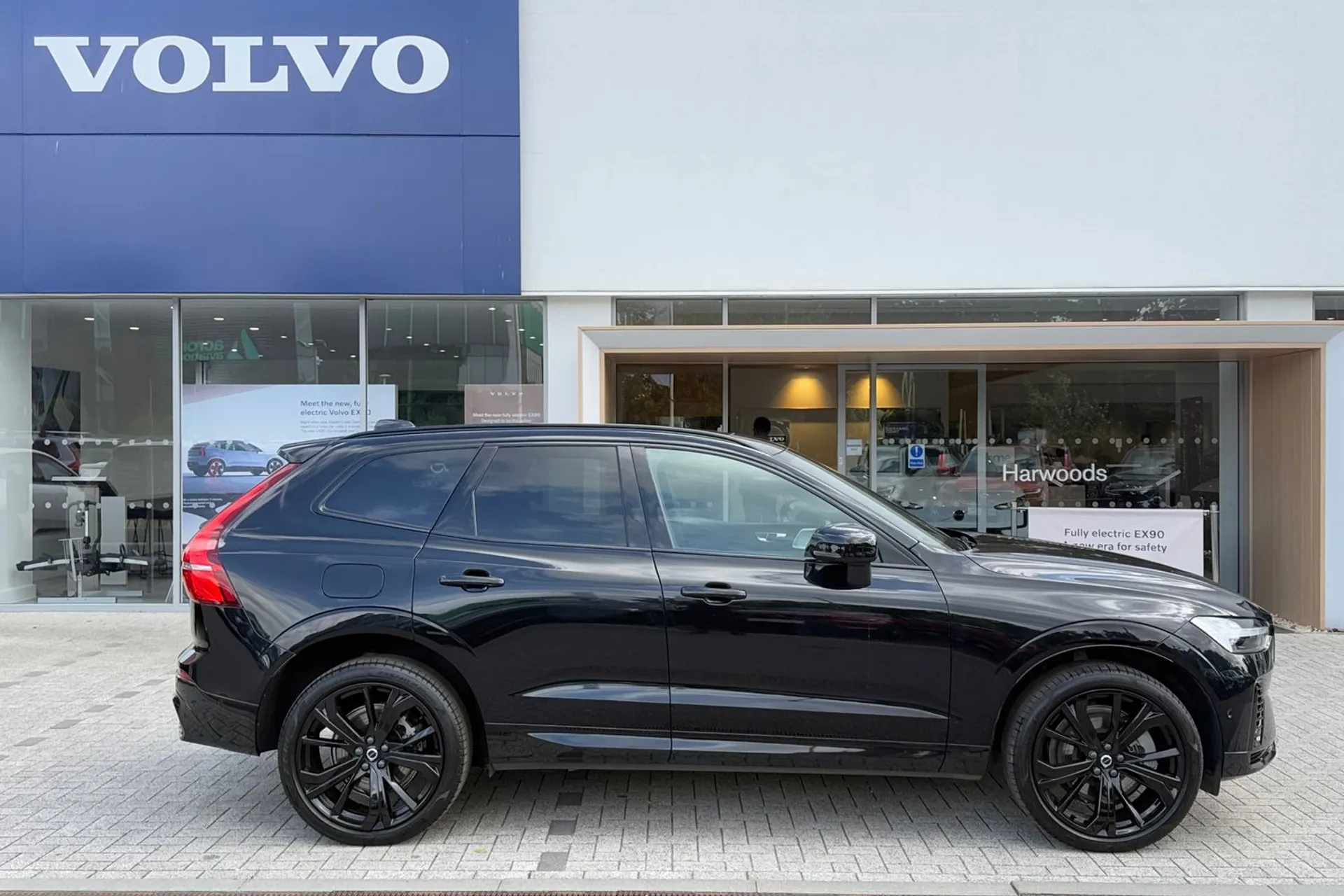 Volvo XC60 thumbnail image number 2