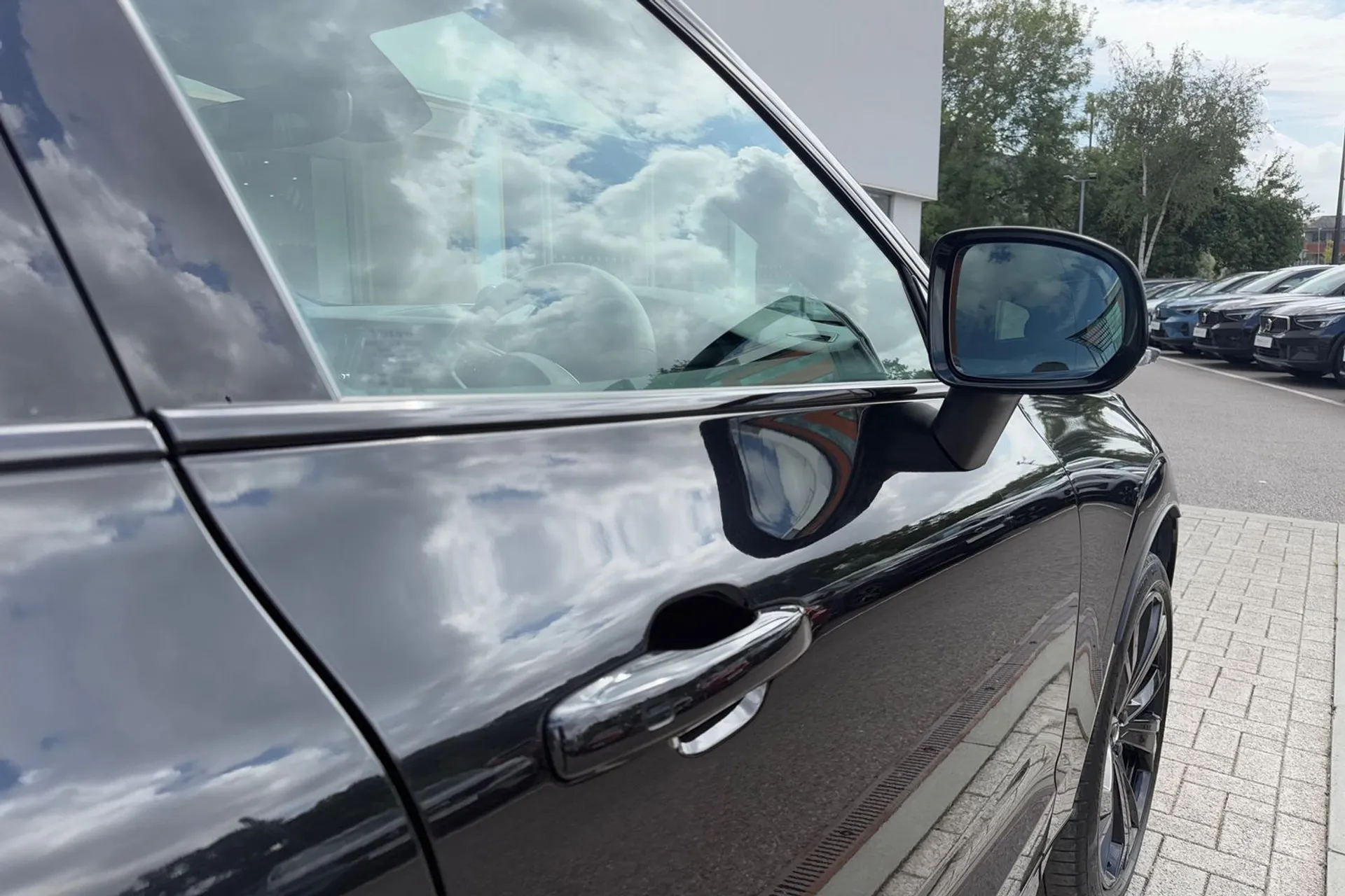 Volvo XC60 thumbnail image number 16