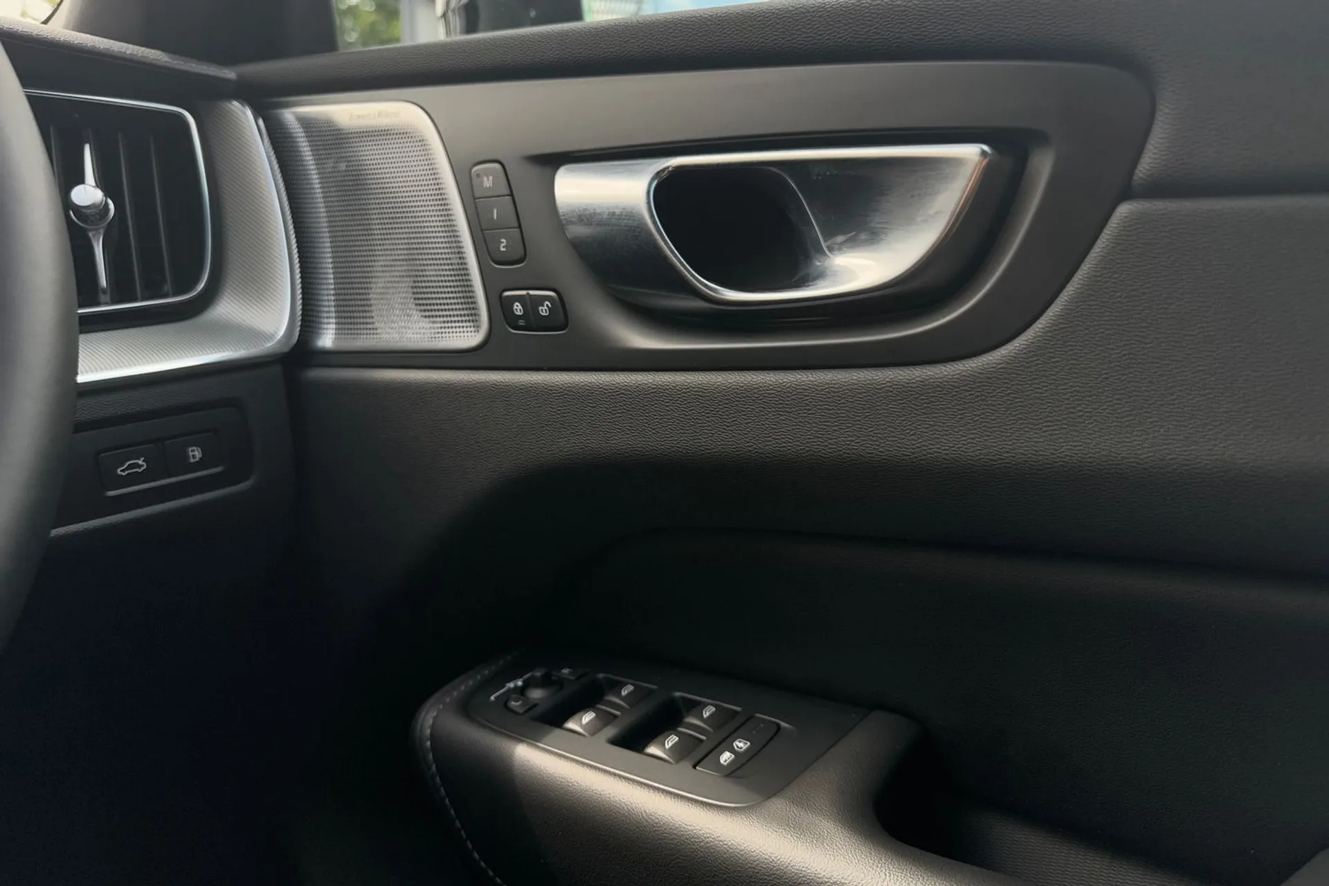 Volvo XC60 thumbnail image number 42