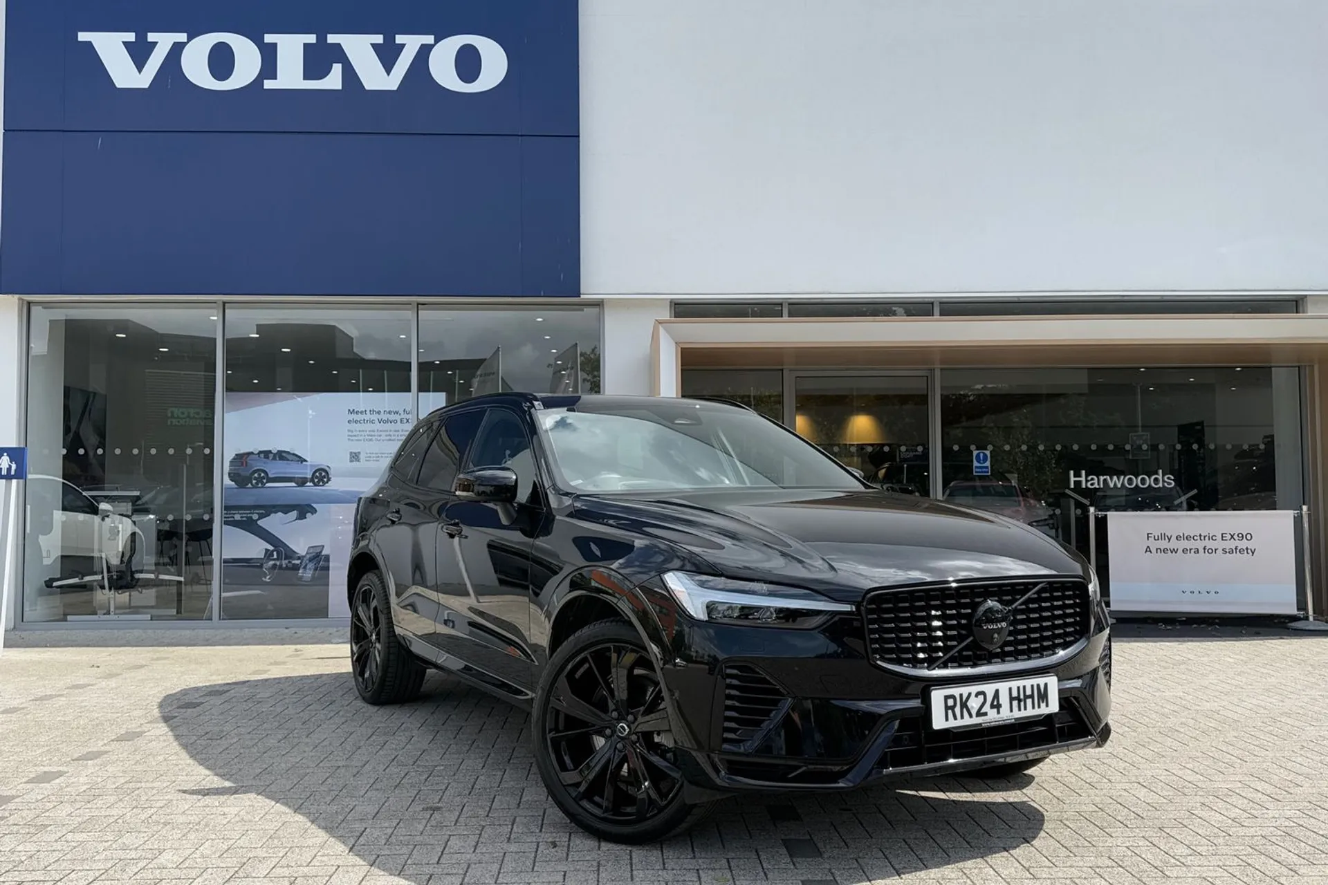 Volvo XC60 focused image