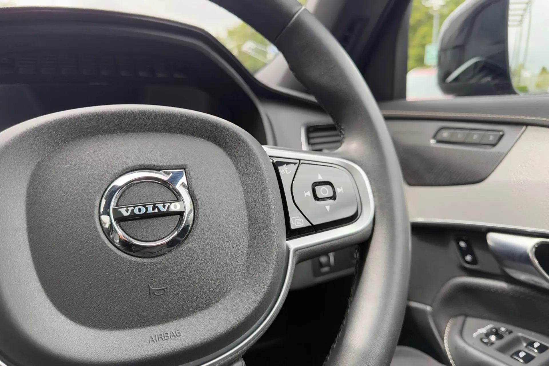 Volvo XC90 thumbnail image number 38