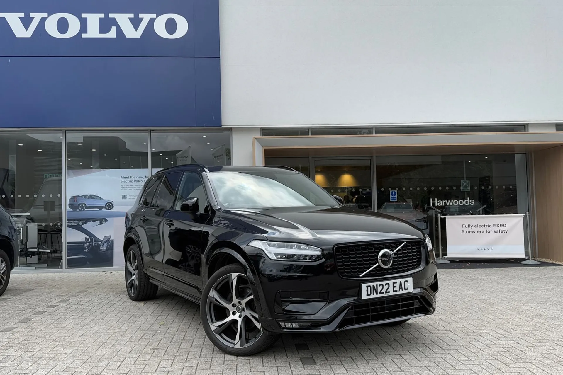 Volvo XC90 focused image