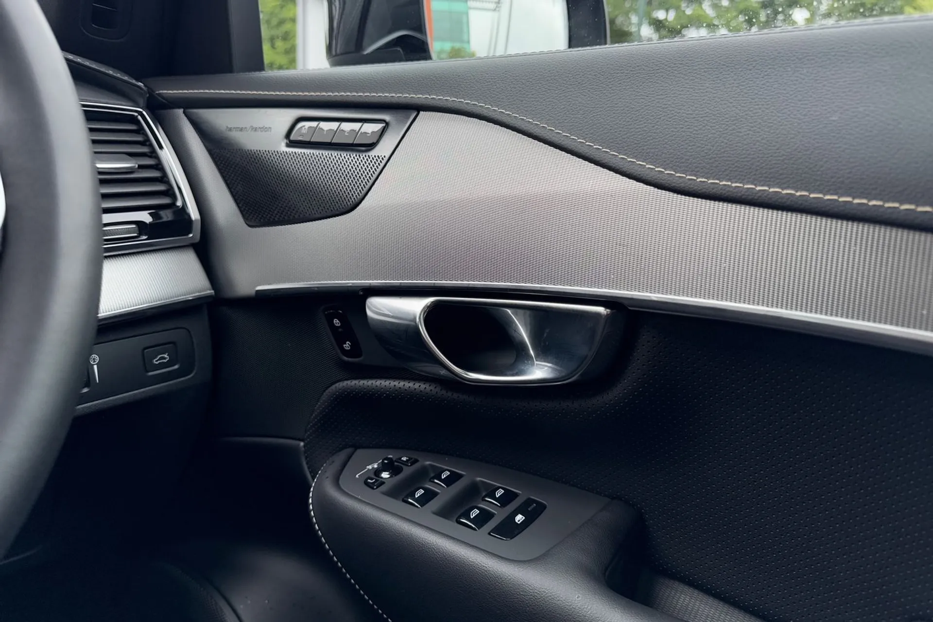 Volvo XC90 thumbnail image number 45