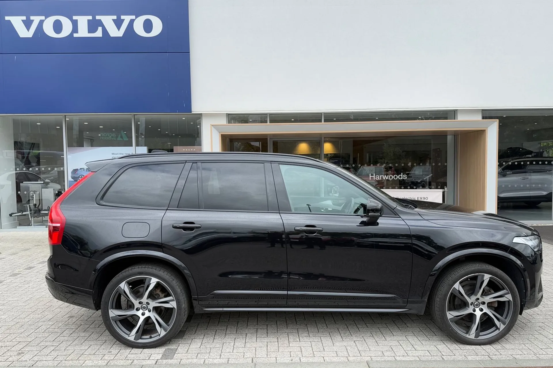 Volvo XC90 thumbnail image number 2