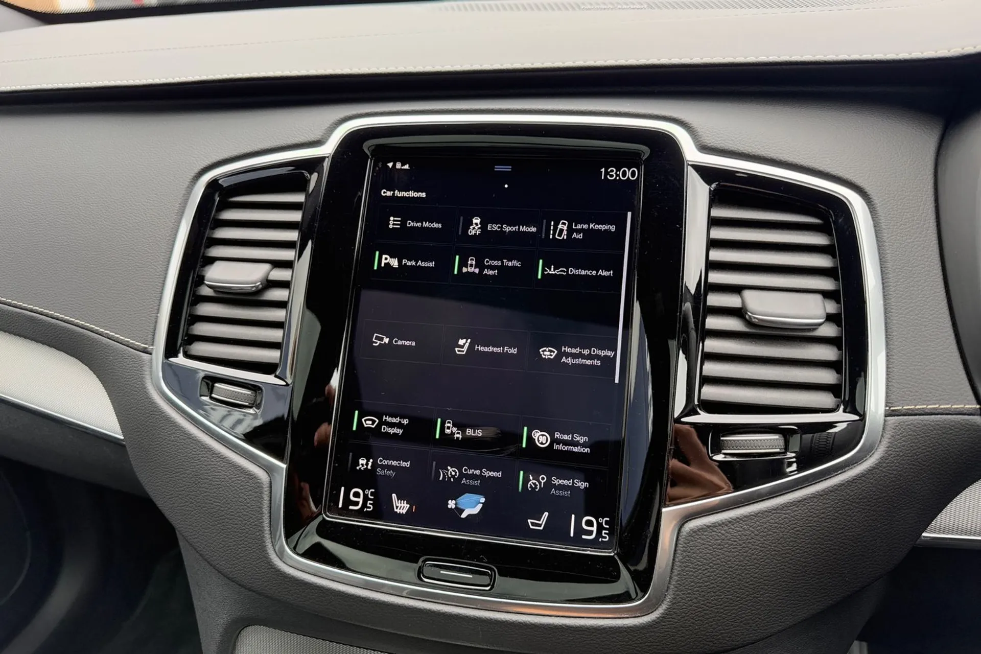 Volvo XC90 thumbnail image number 44