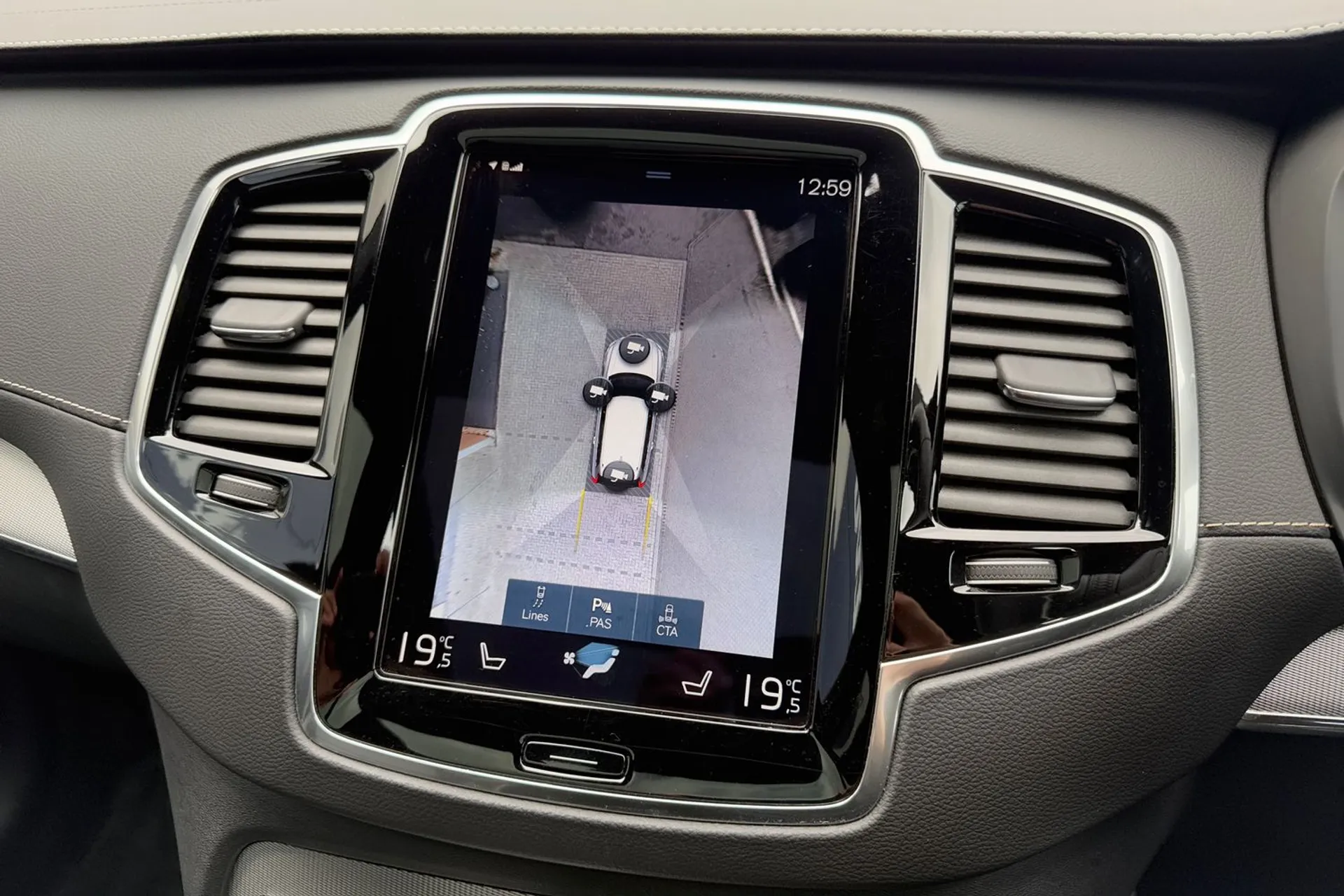 Volvo XC90 thumbnail image number 4
