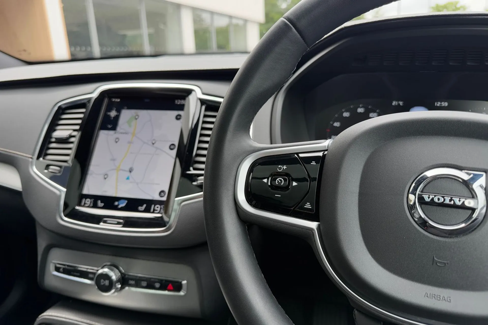 Volvo XC90 thumbnail image number 37