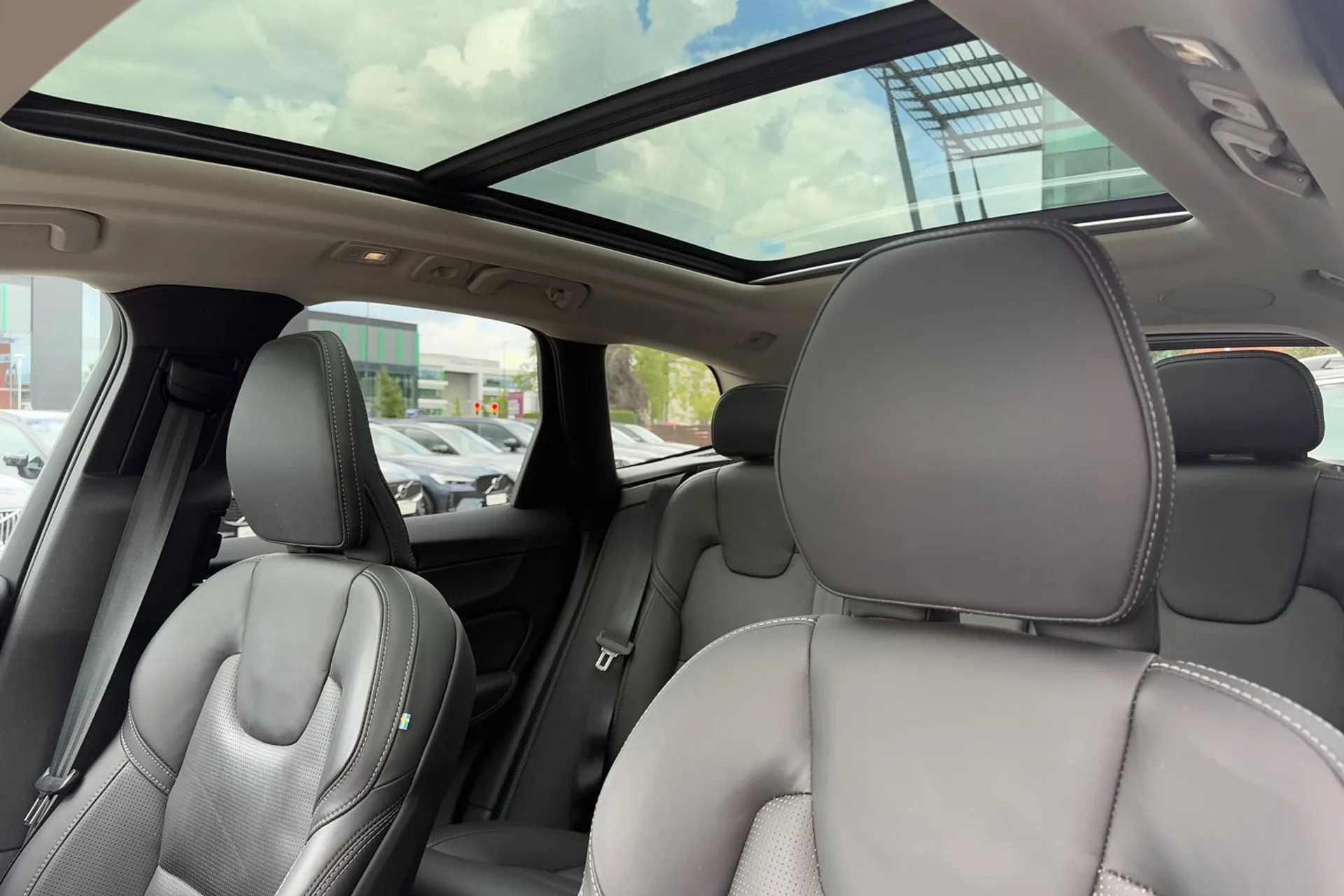 Volvo XC60 thumbnail image number 28
