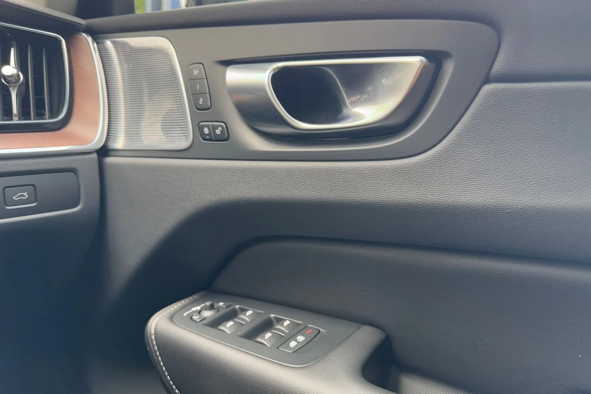 Volvo XC60 thumbnail image number 42