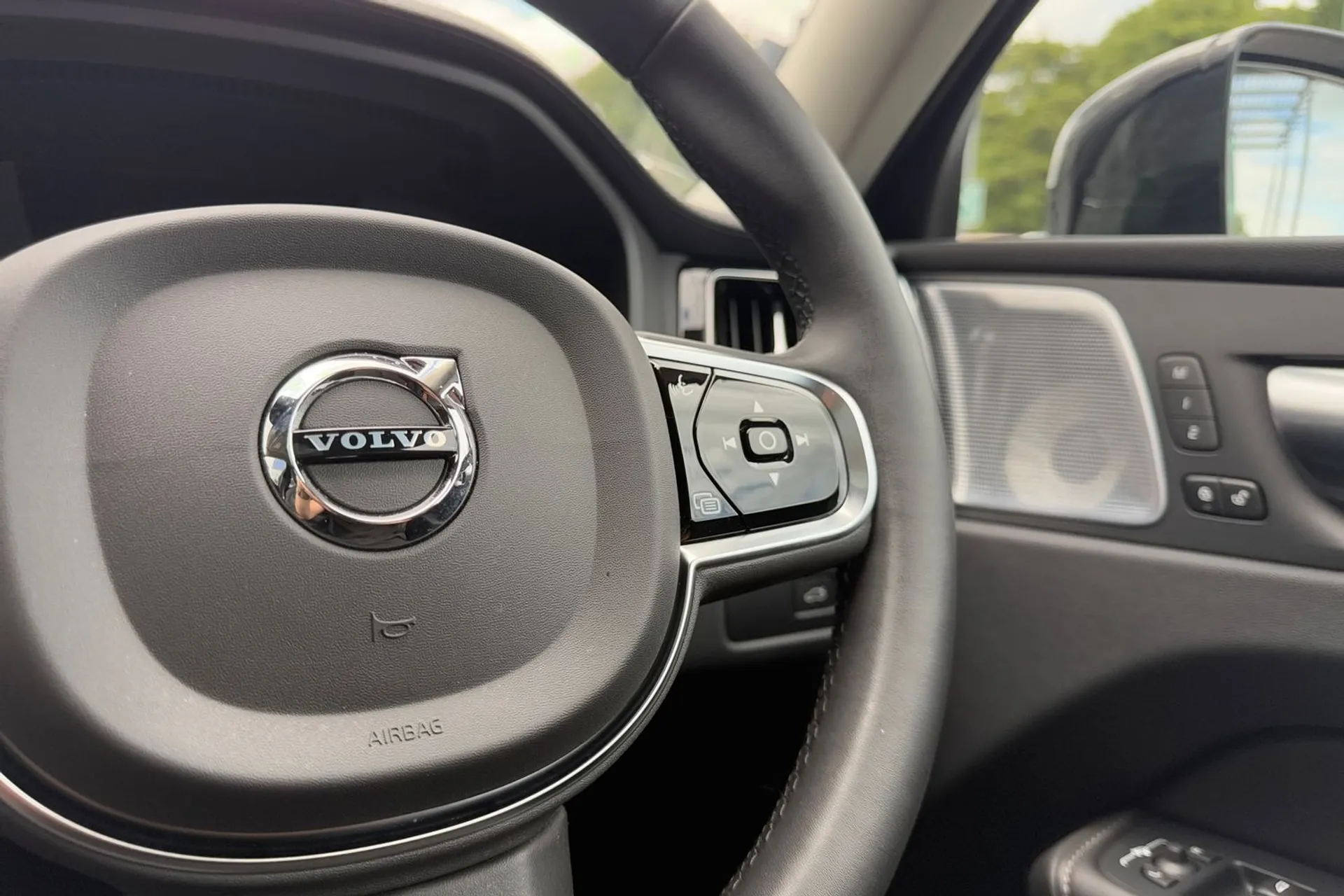 Volvo XC60 thumbnail image number 36