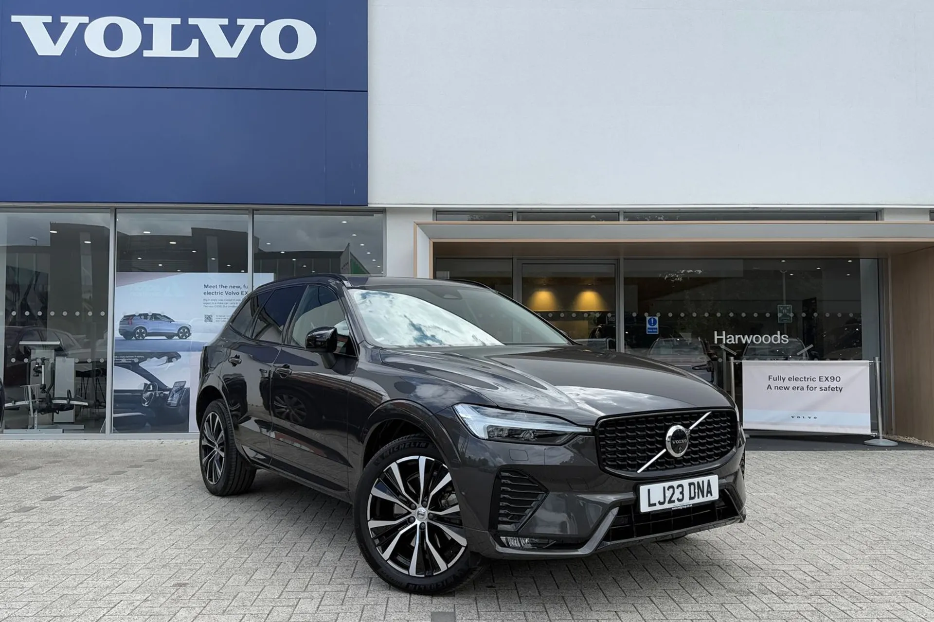Volvo XC60 focused image