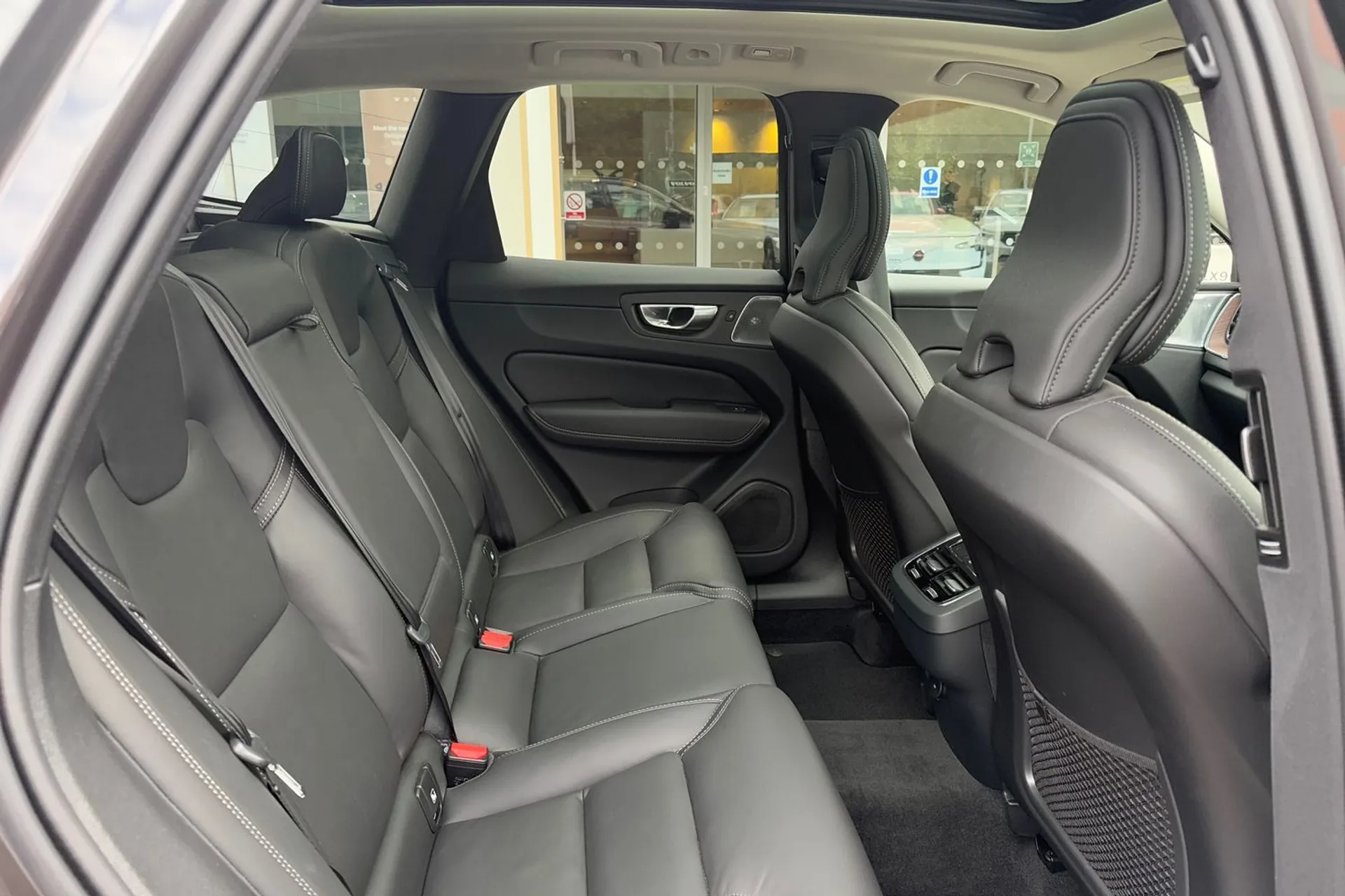 Volvo XC60 thumbnail image number 22