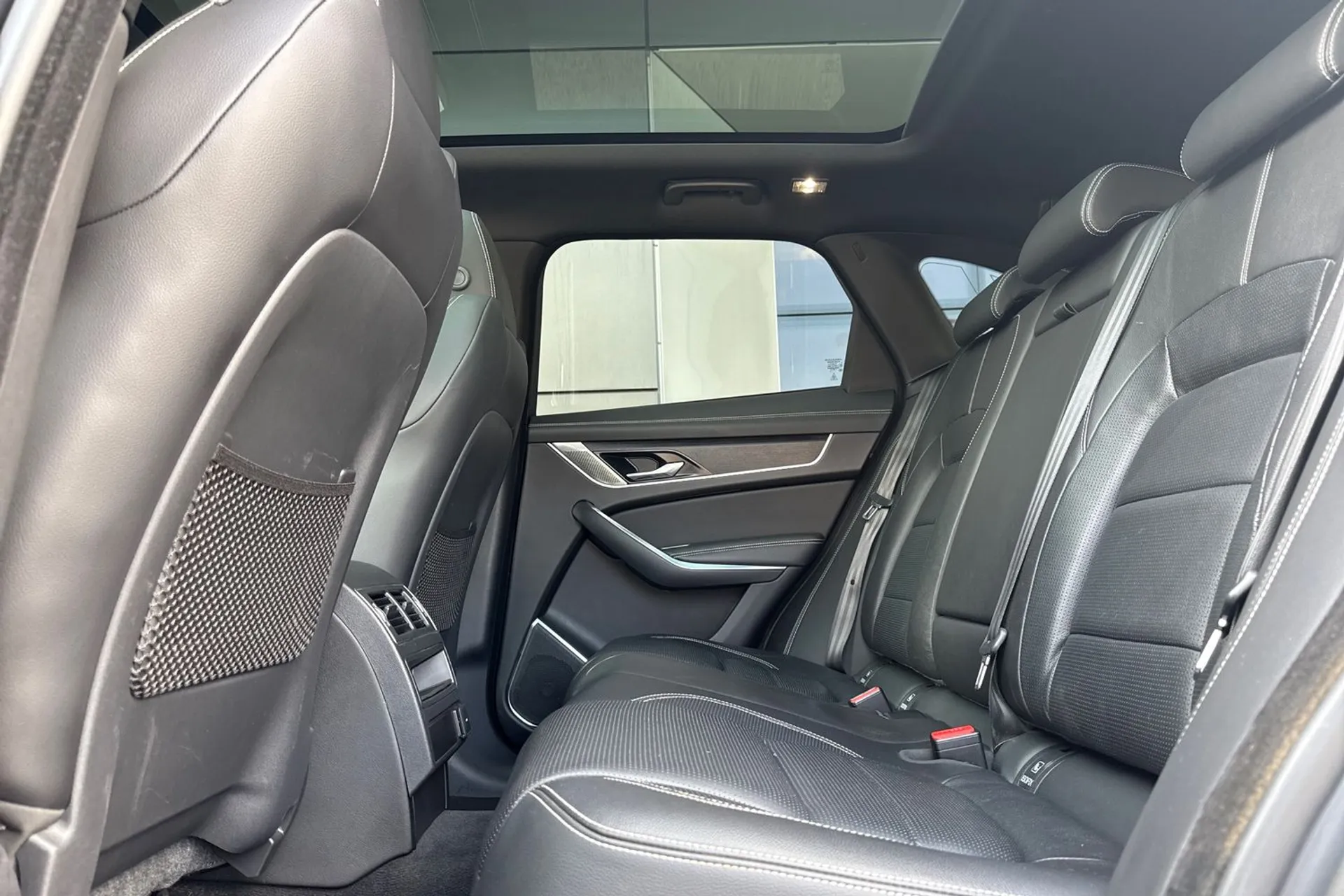 Jaguar F-PACE thumbnail image number 52