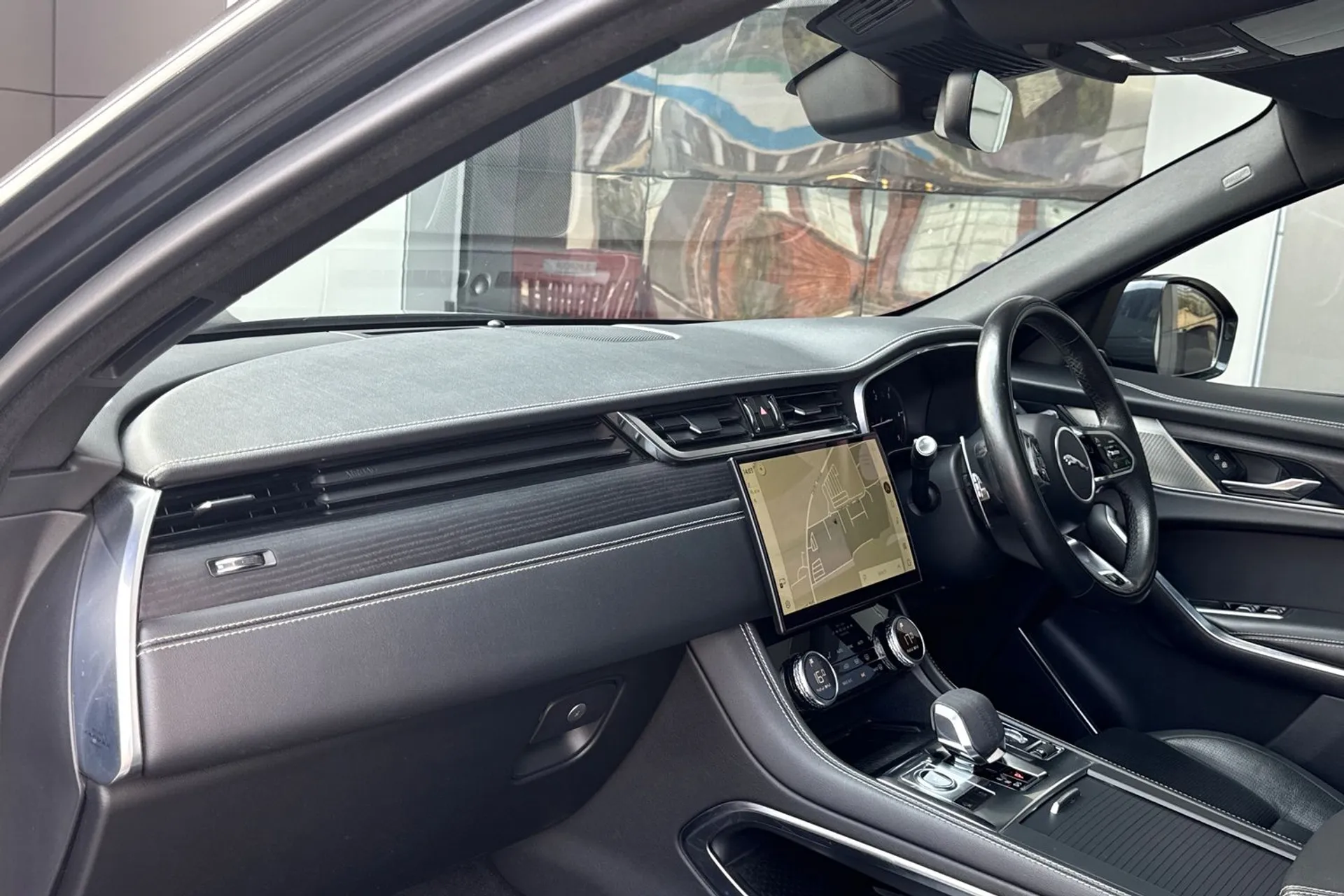 Jaguar F-PACE thumbnail image number 48