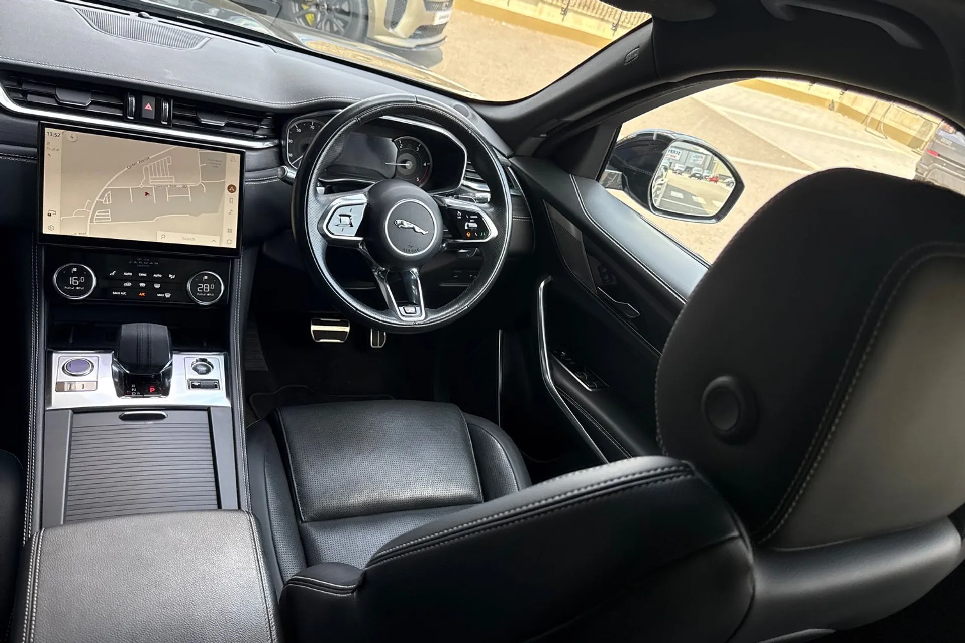 Jaguar F-PACE thumbnail image number 54