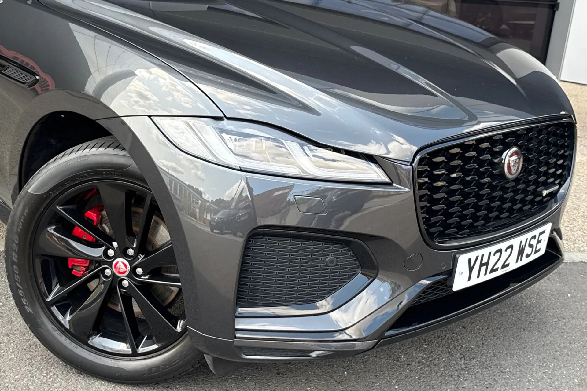Jaguar F-PACE thumbnail image number 21