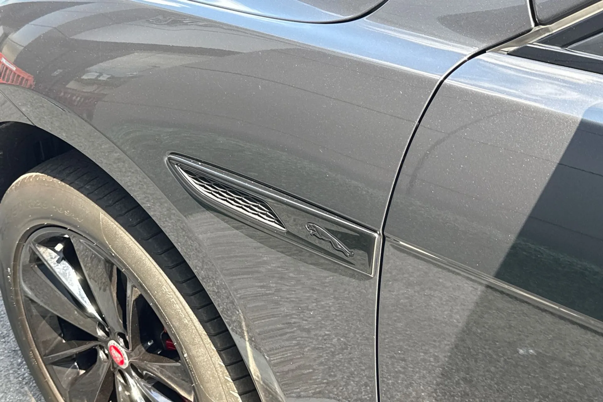 Jaguar F-PACE thumbnail image number 22