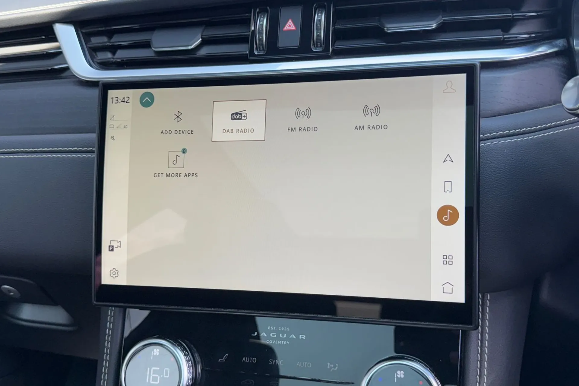Jaguar F-PACE thumbnail image number 19