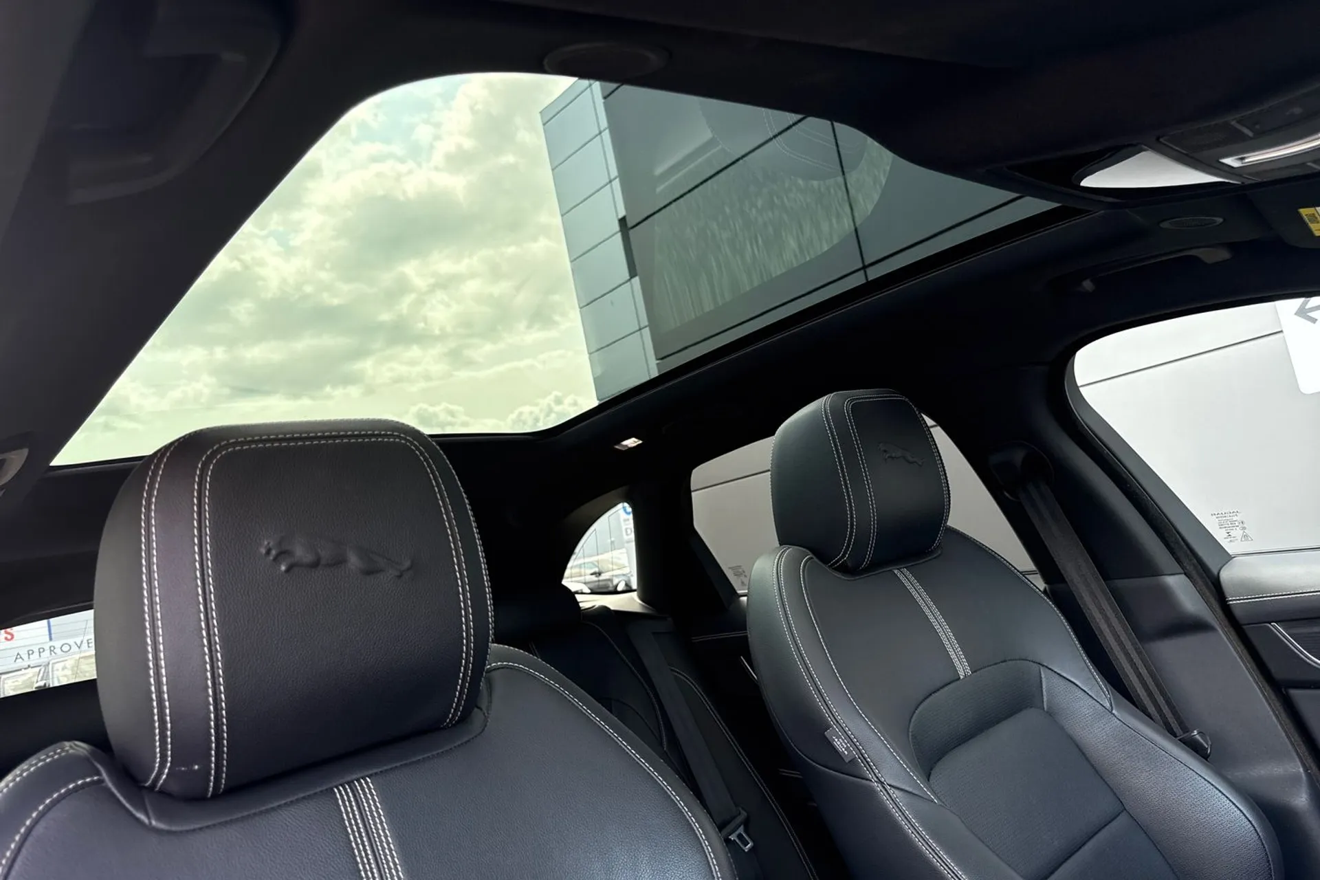 Jaguar F-PACE thumbnail image number 11