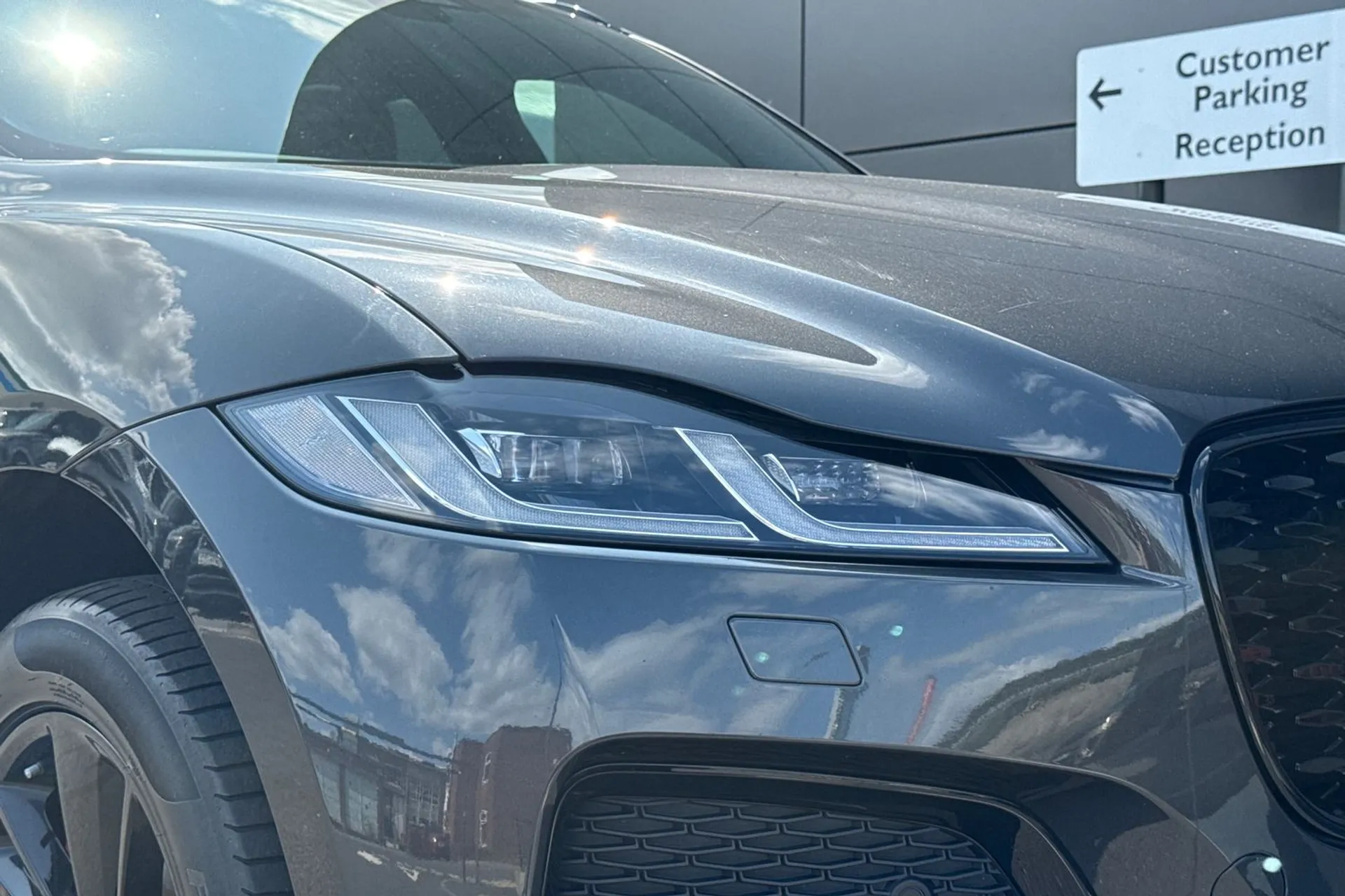 Jaguar F-PACE thumbnail image number 24