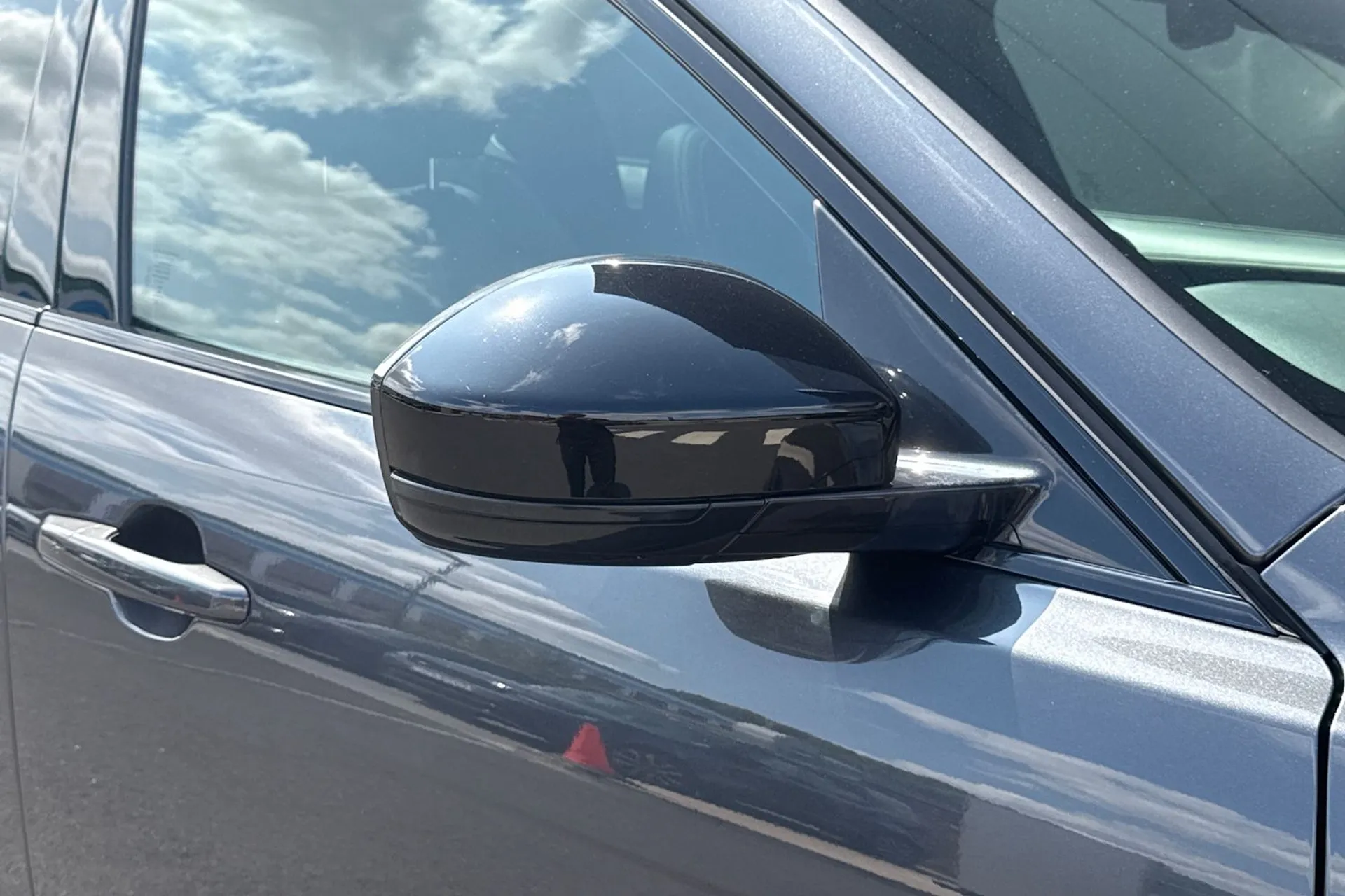 Jaguar F-PACE thumbnail image number 34