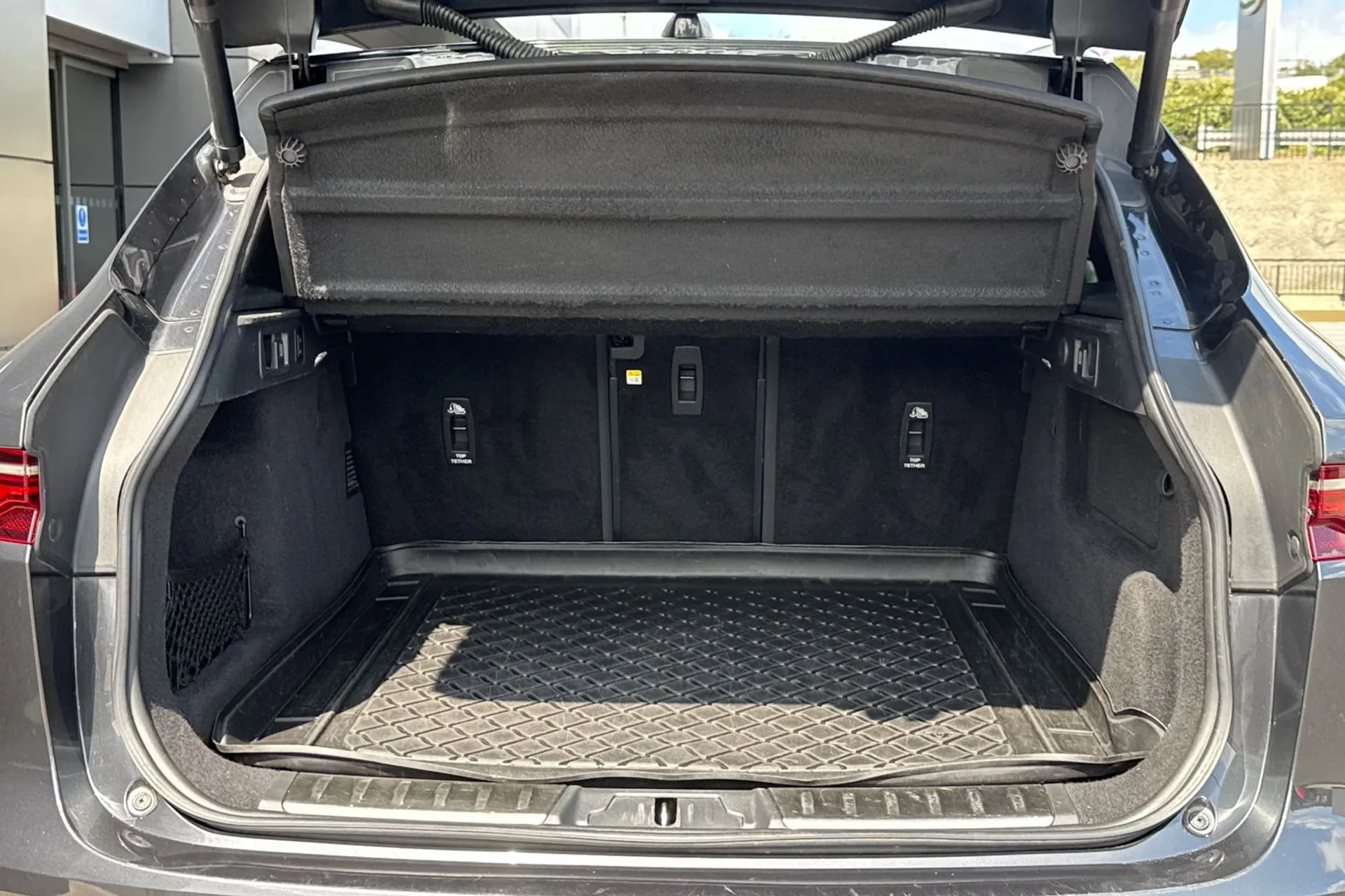Jaguar F-PACE thumbnail image number 45