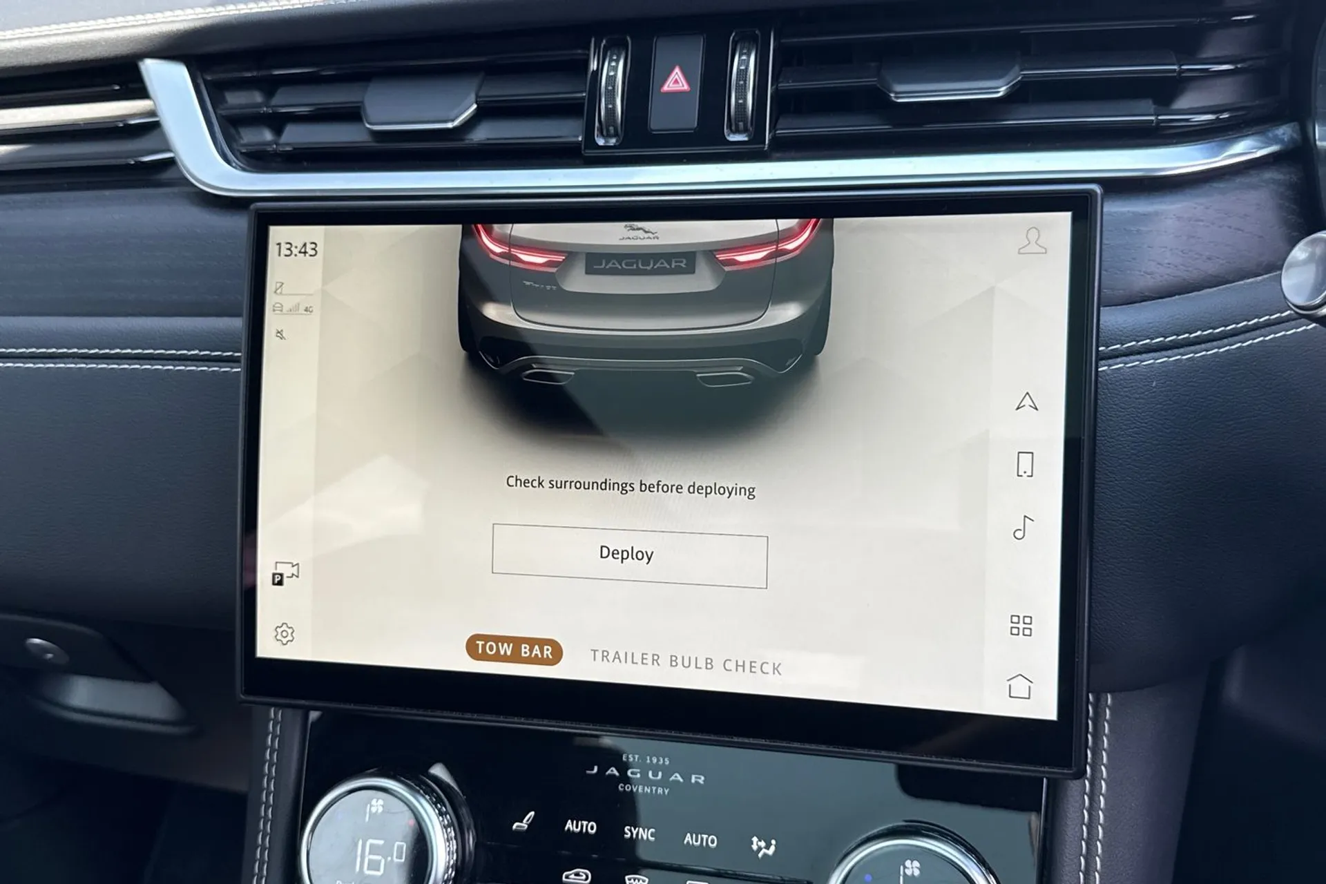 Jaguar F-PACE thumbnail image number 42