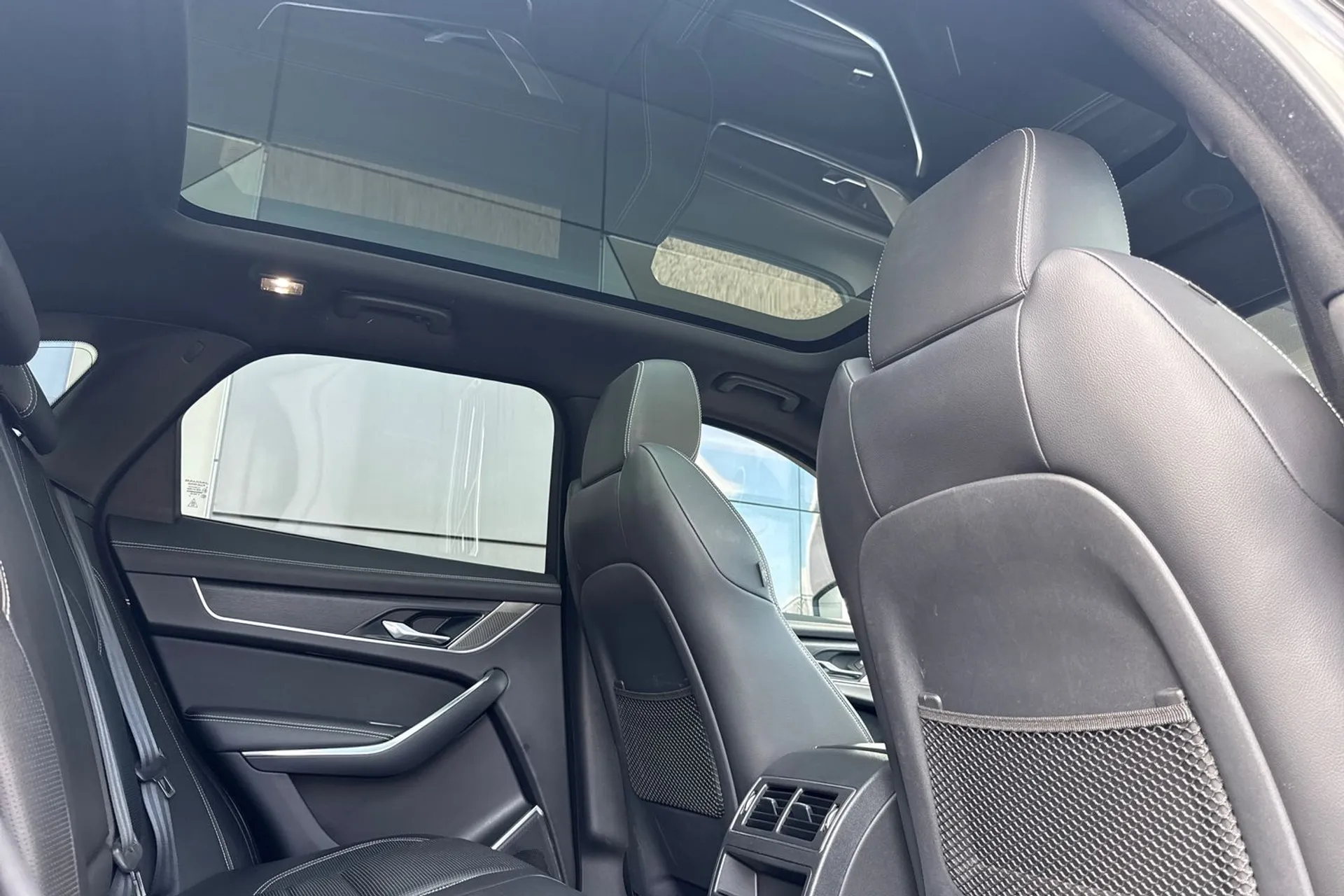 Jaguar F-PACE thumbnail image number 36