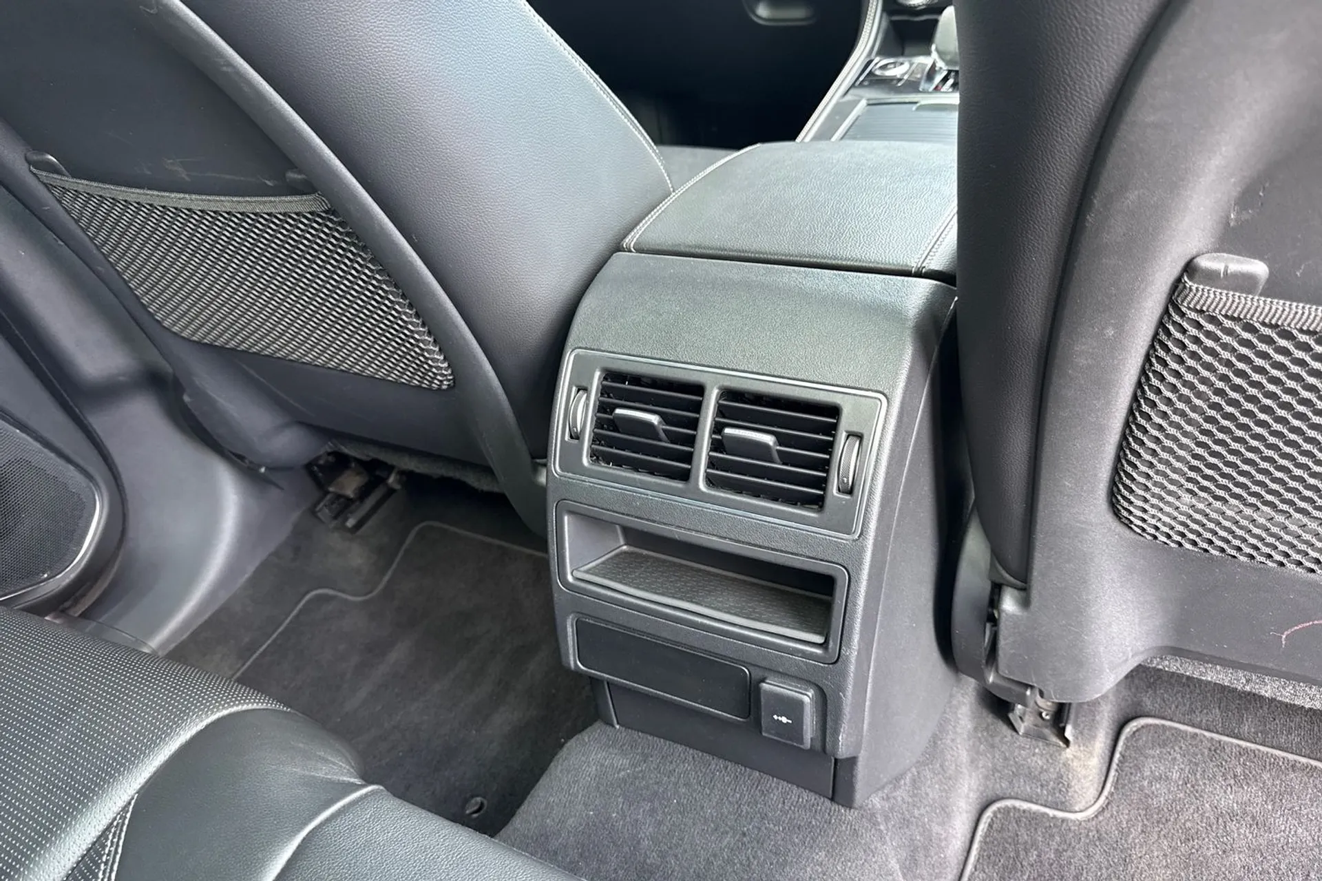 Jaguar F-PACE thumbnail image number 39