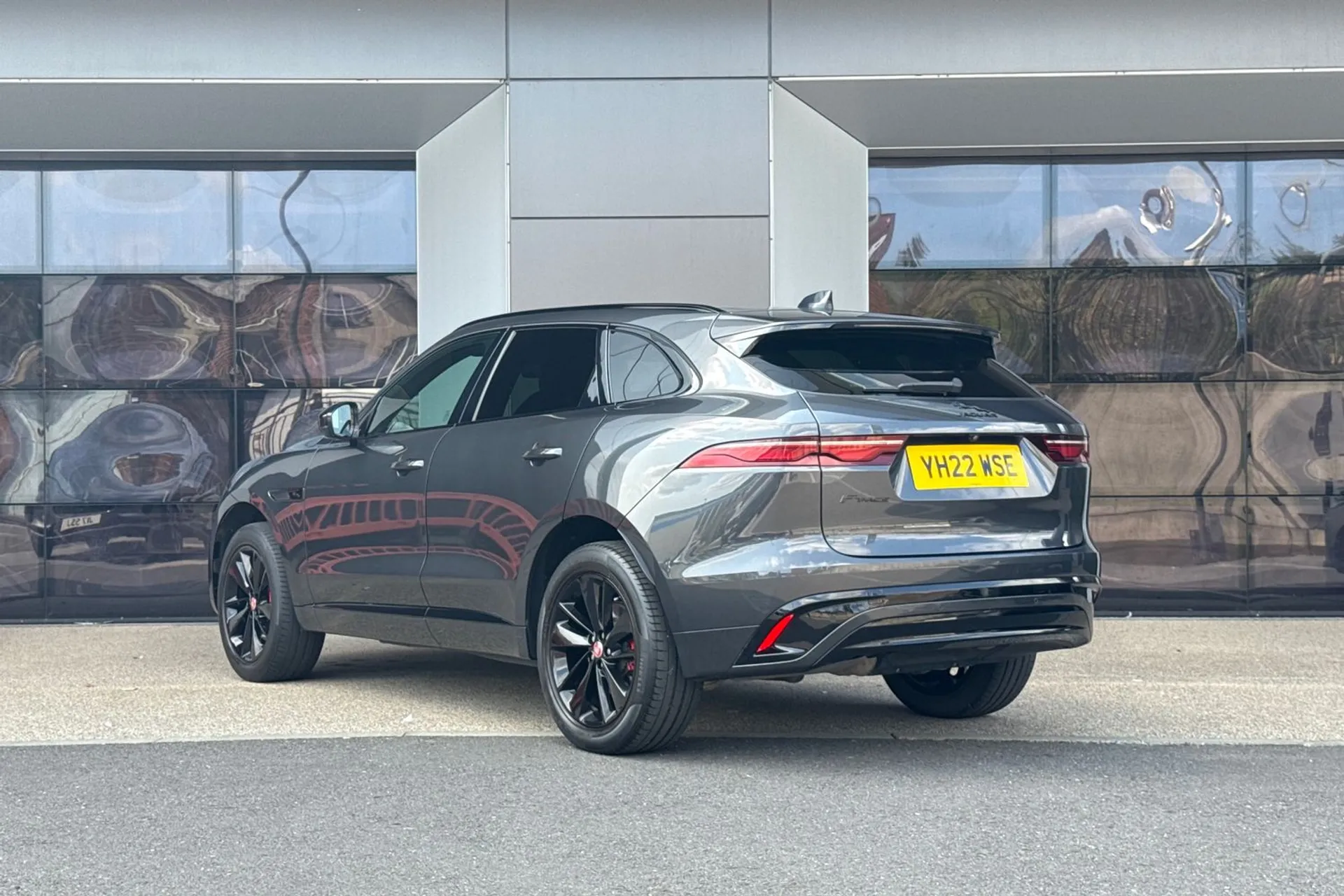 Jaguar F-PACE thumbnail image number 9