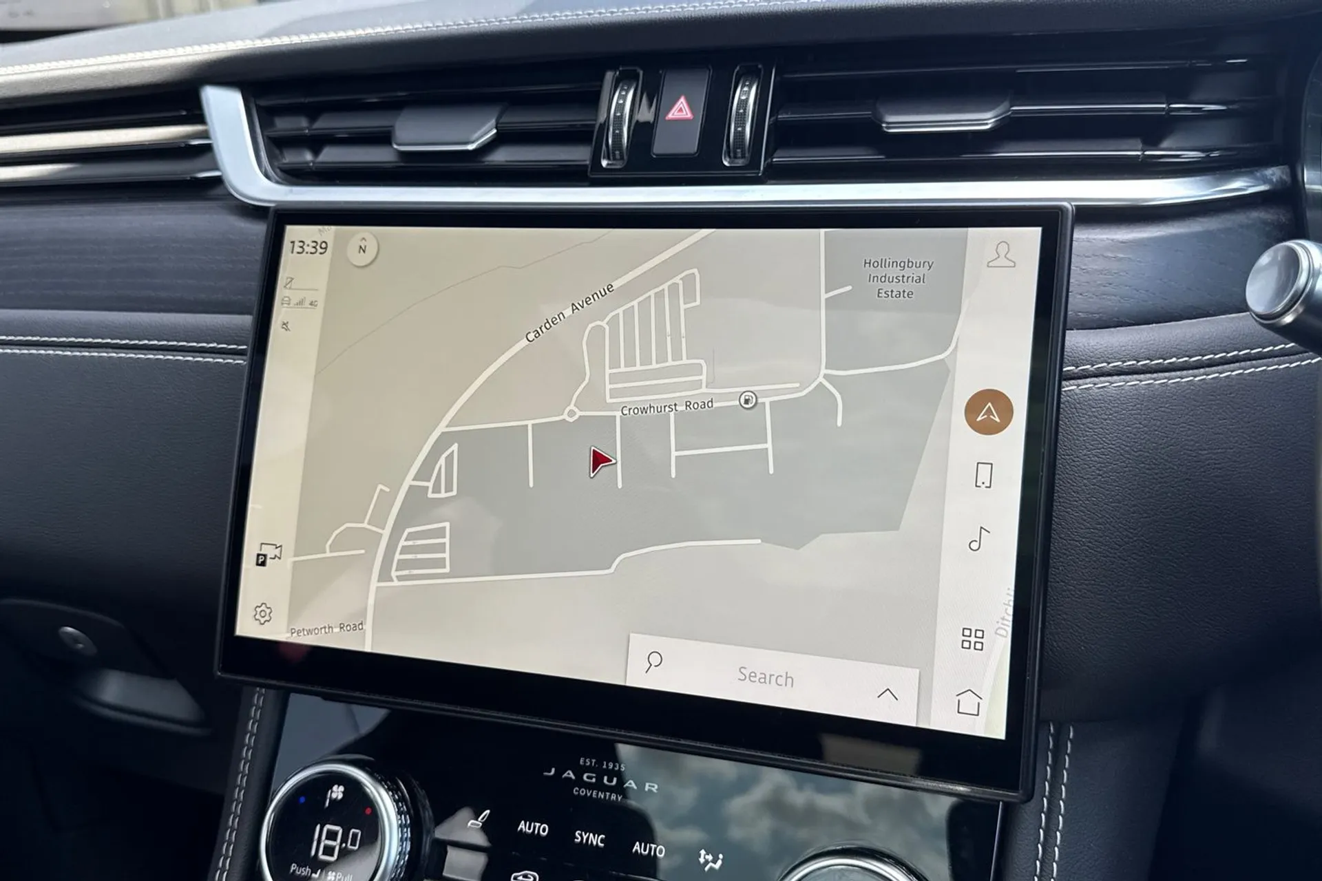 Jaguar F-PACE thumbnail image number 6